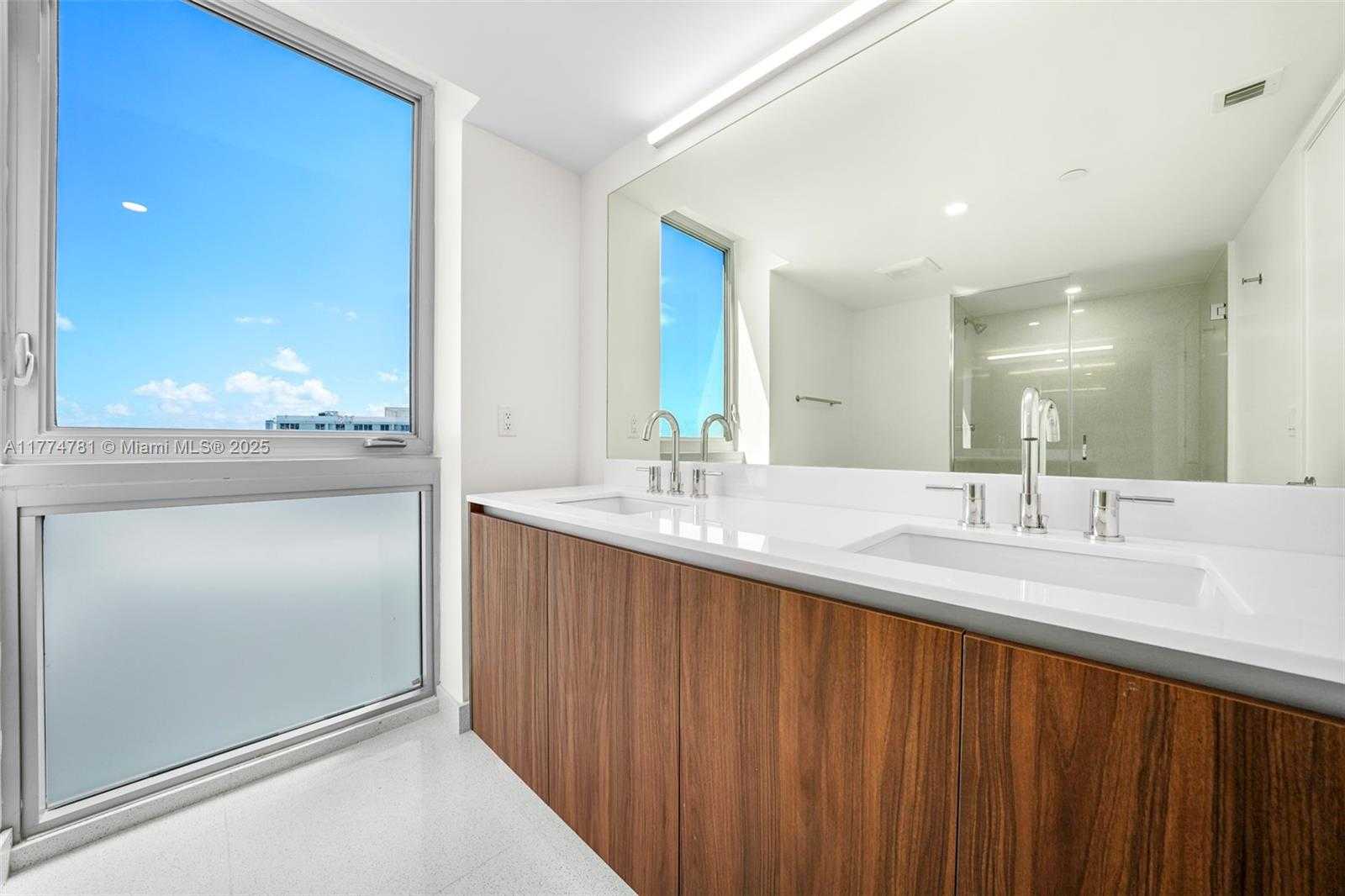 Small Image of 1500 BAY RD #N-0901, Miami Beach Number 31