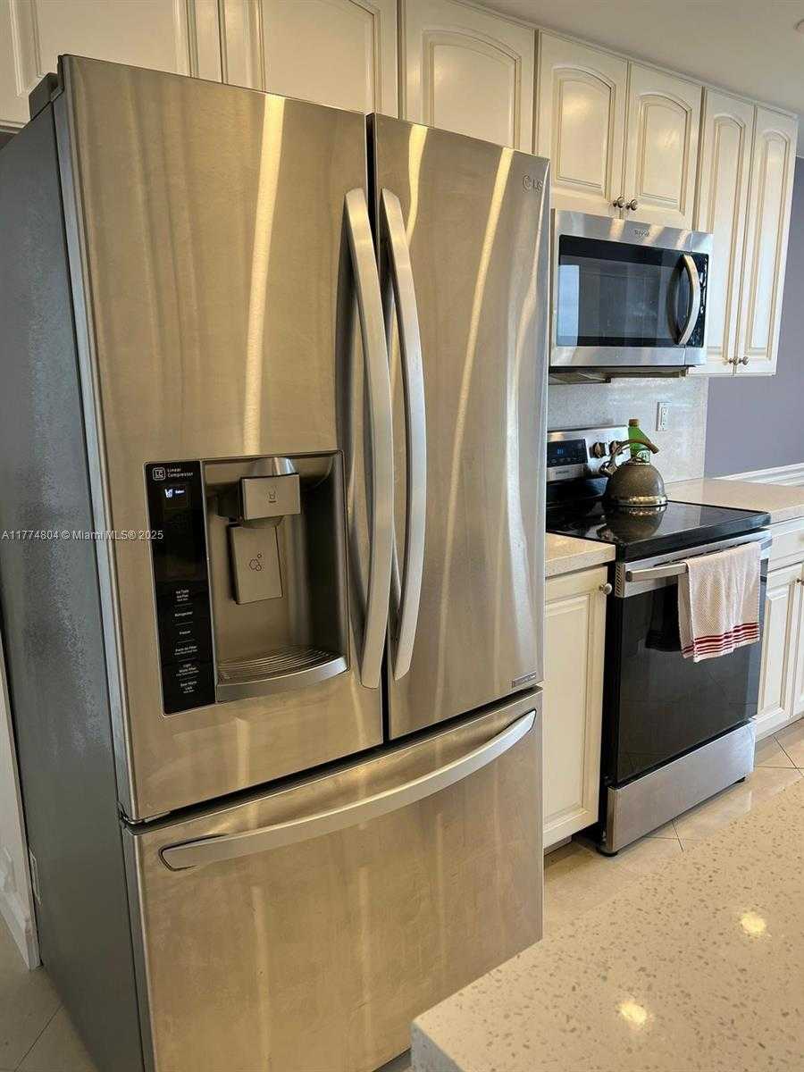 Small Image of 290 174TH ST #902, Sunny Isles Beach Number 4