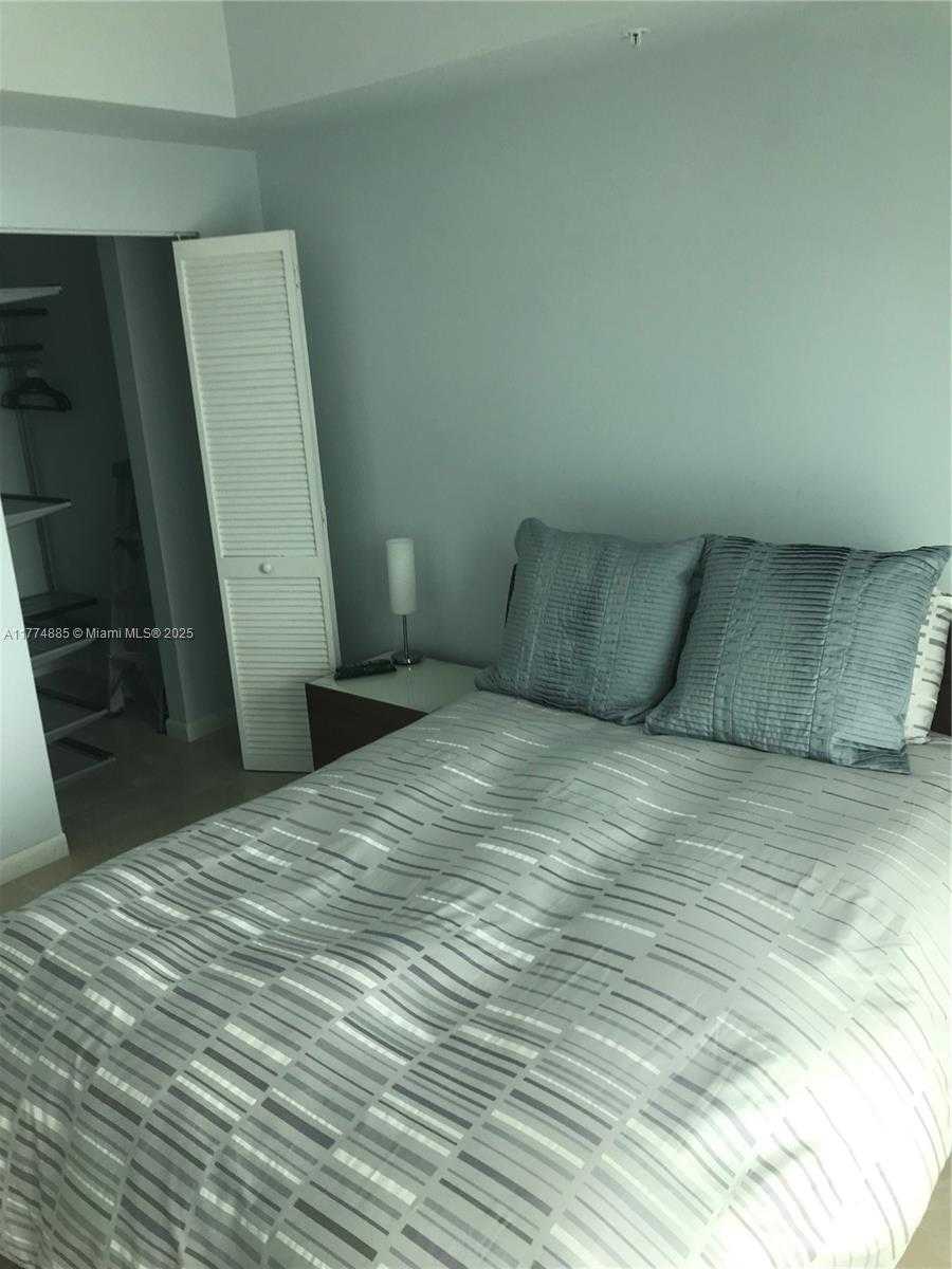 Small Image of 300 SOUTH BISCAYNE BLVD #T-3106, Miami Number 11
