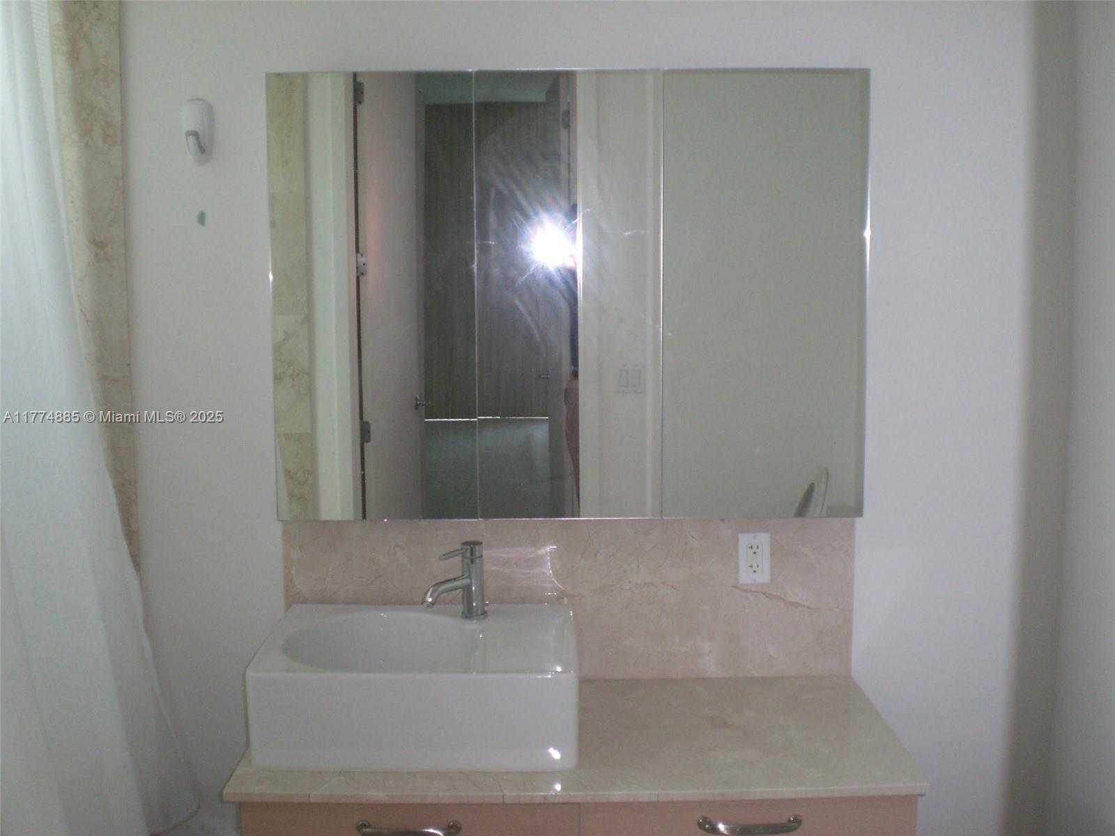 Small Image of 300 SOUTH BISCAYNE BLVD #T-3106, Miami Number 14