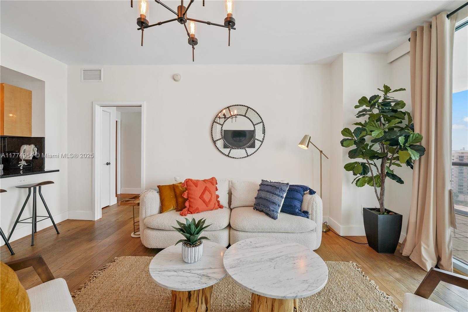 Small Image of 6799 COLLINS AVE #1506, Miami Beach Number 3