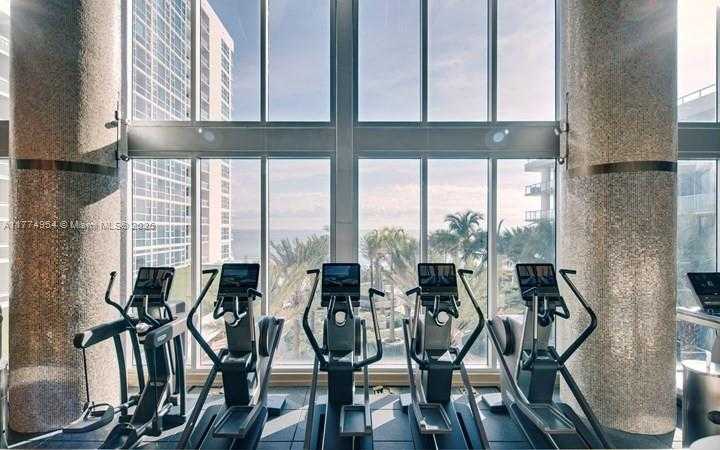 Small Image of 6799 COLLINS AVE #1506, Miami Beach Number 40