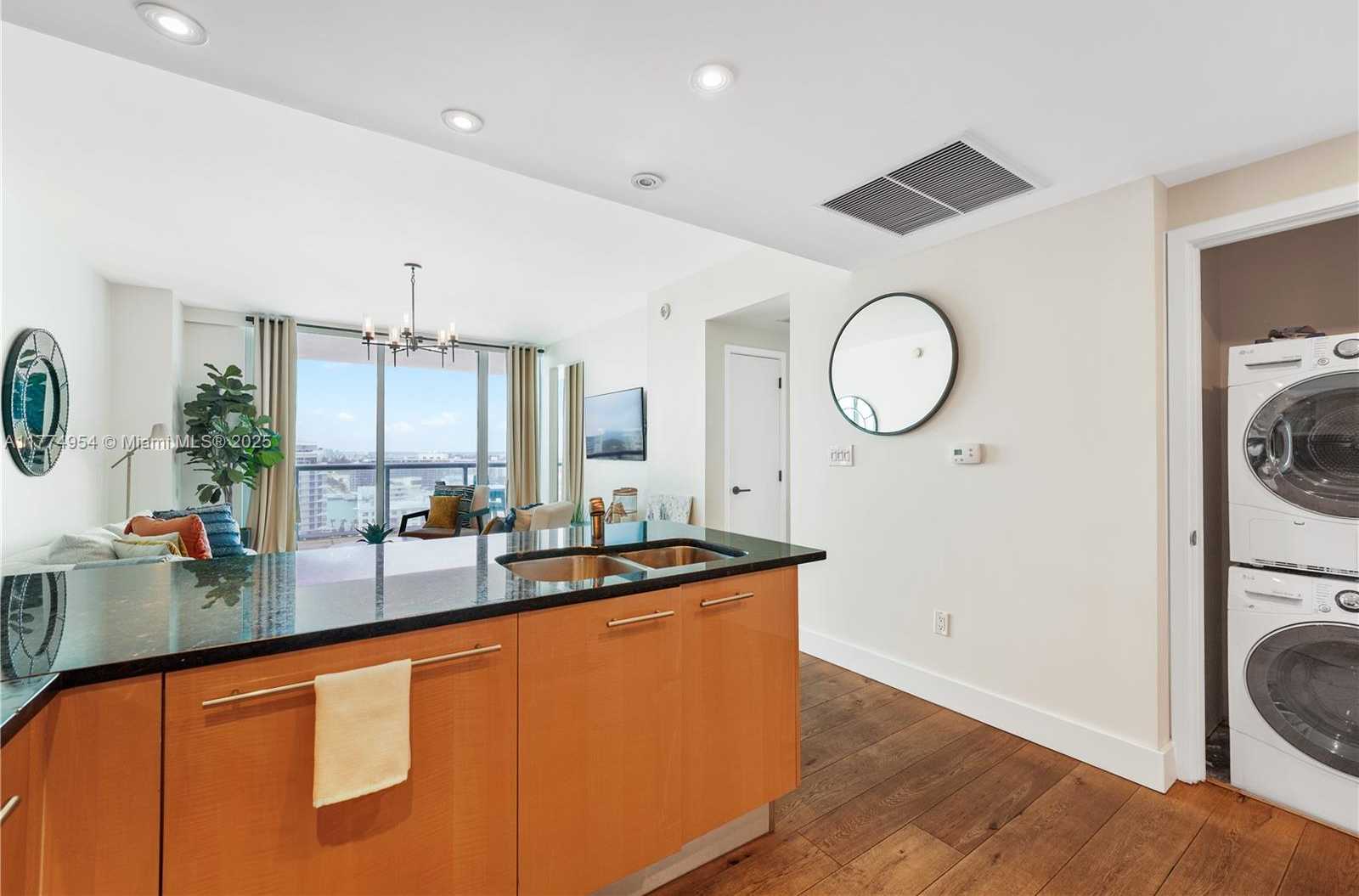 Small Image of 6799 COLLINS AVE #1506, Miami Beach Number 7