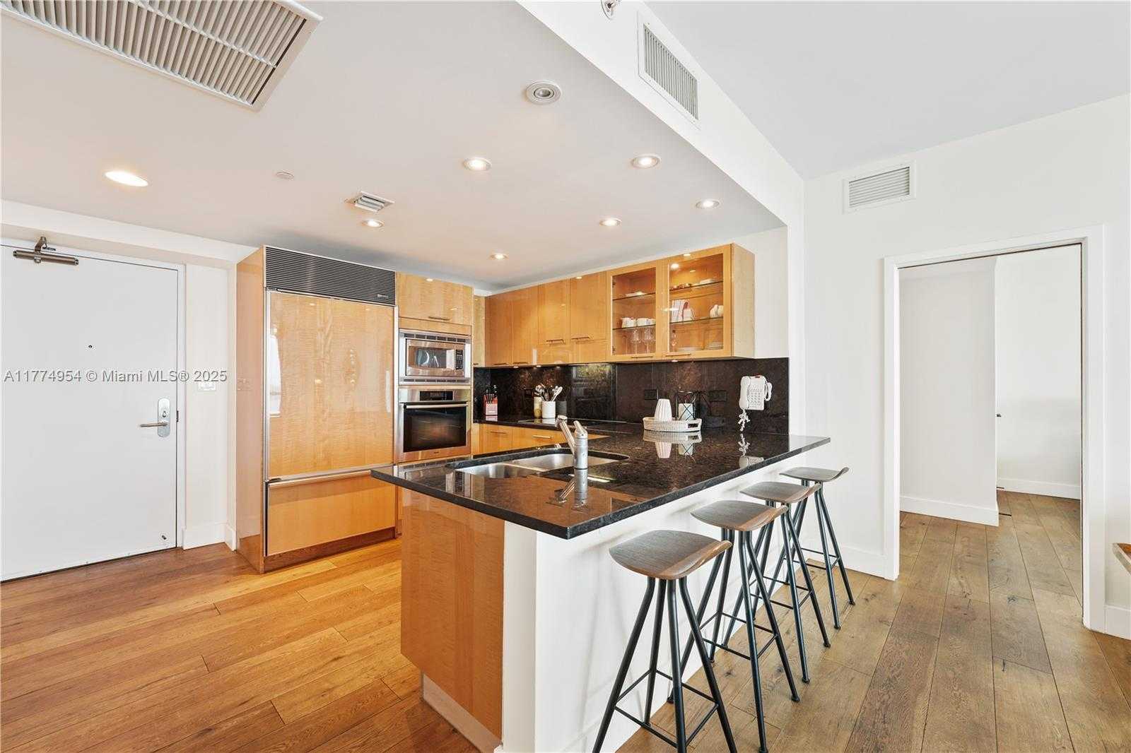 Small Image of 6799 COLLINS AVE #1506, Miami Beach Number 8