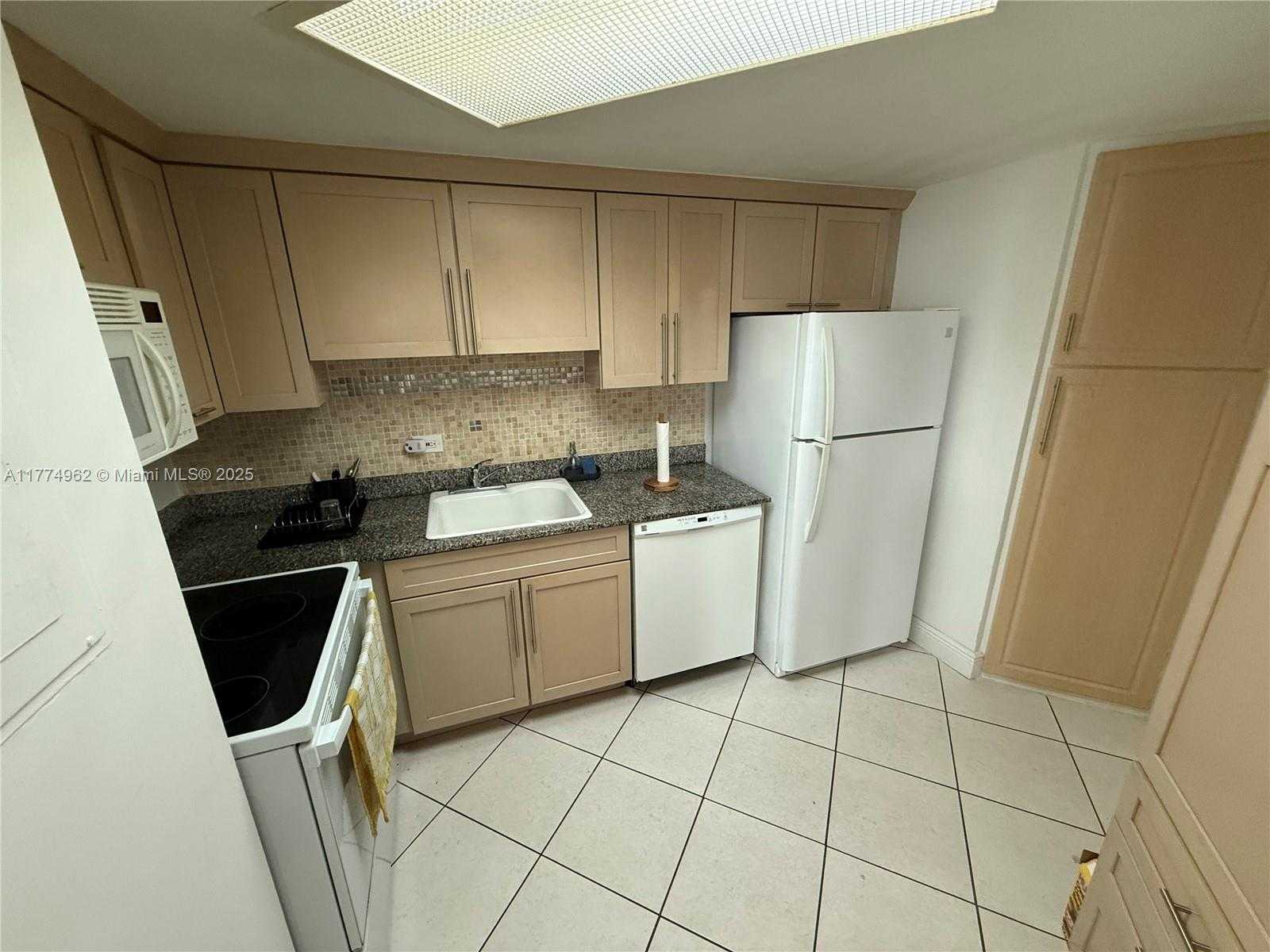 Small Image of 801 BRICKELL BAY DR #2064, Miami Number 12