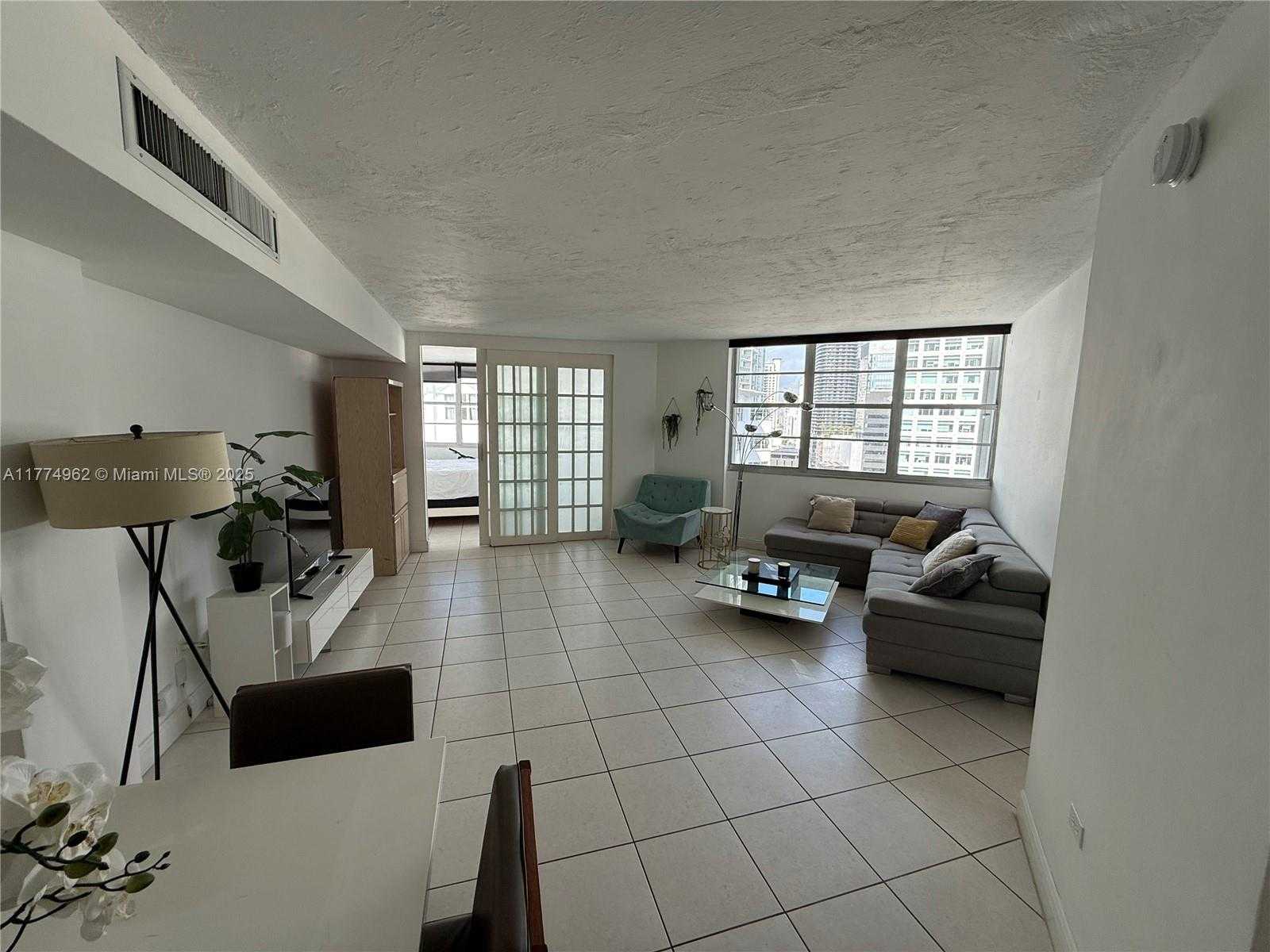 Small Image of 801 BRICKELL BAY DR #2064, Miami Number 7