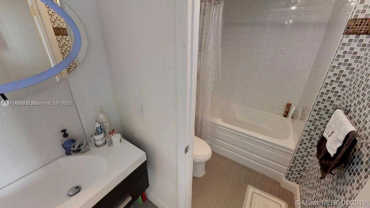 Small Image of 690 SOUTH WEST 1ST CT #1516, Miami Number 12