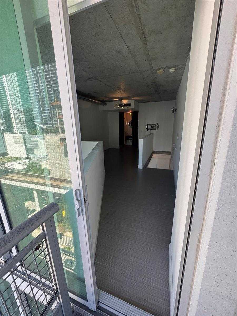 Small Image of 690 SOUTH WEST 1ST CT #1516, Miami Number 13