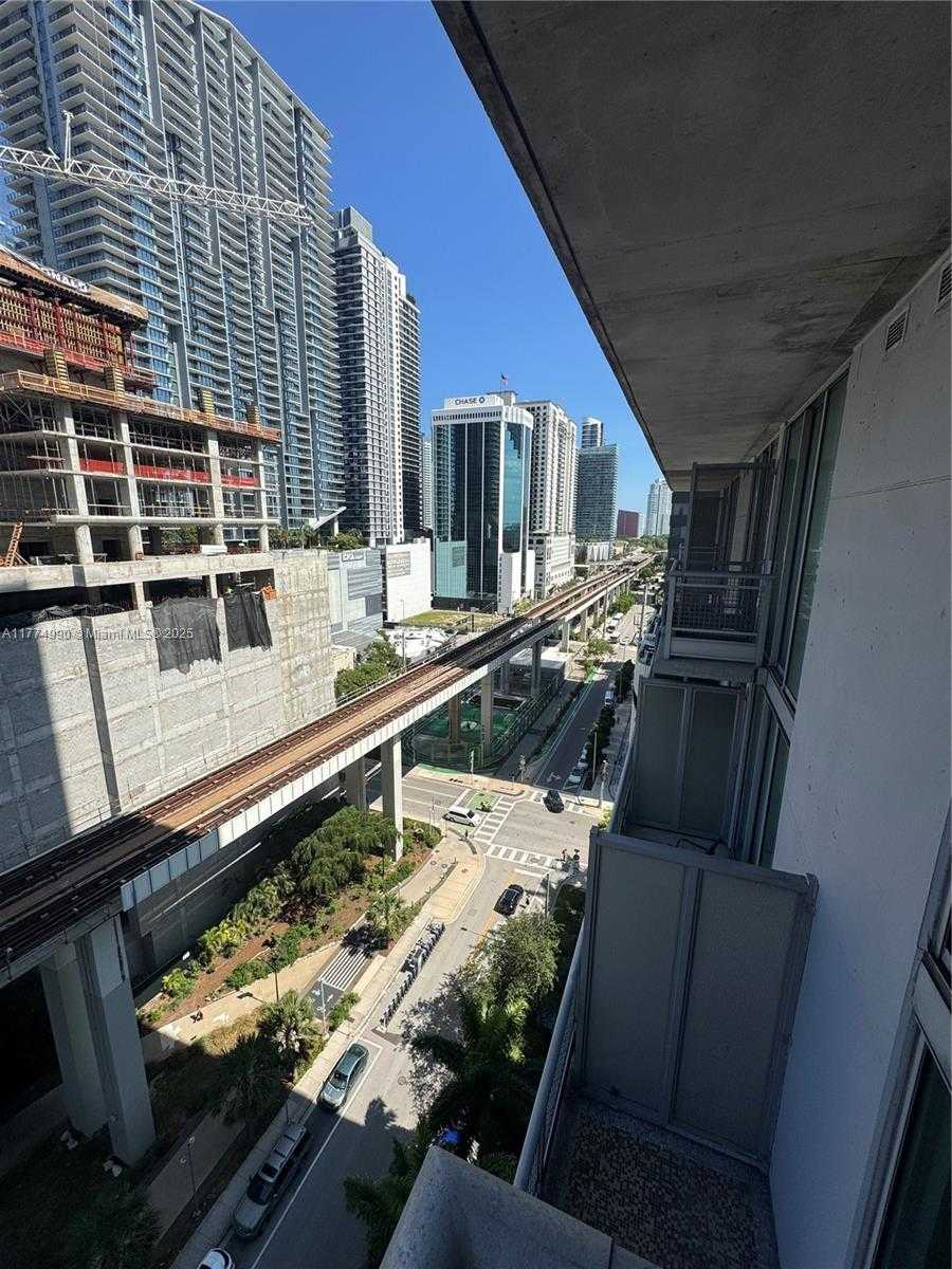Small Image of 690 SOUTH WEST 1ST CT #1516, Miami Number 14