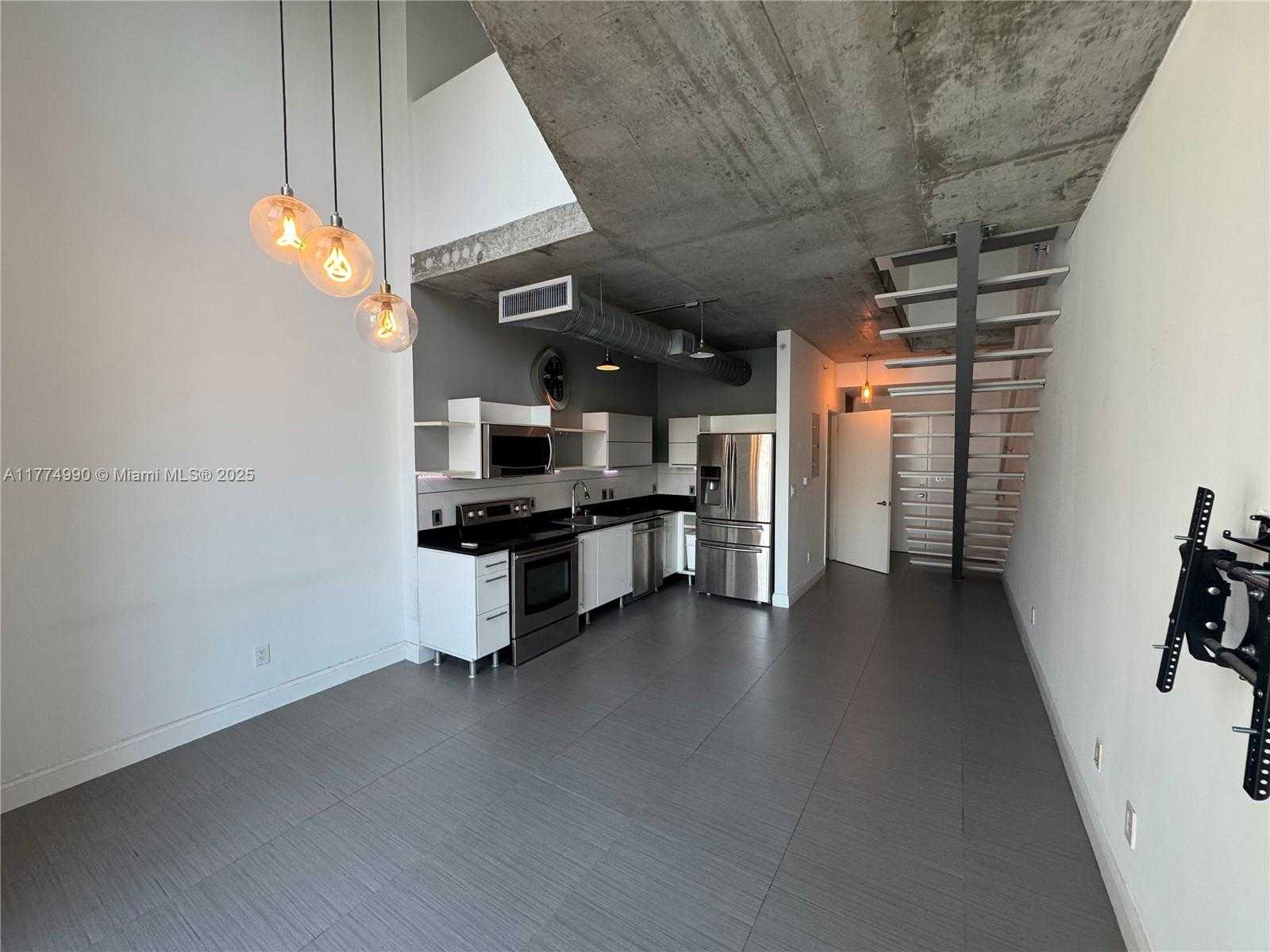 Small Image of 690 SOUTH WEST 1ST CT #1516, Miami Number 2