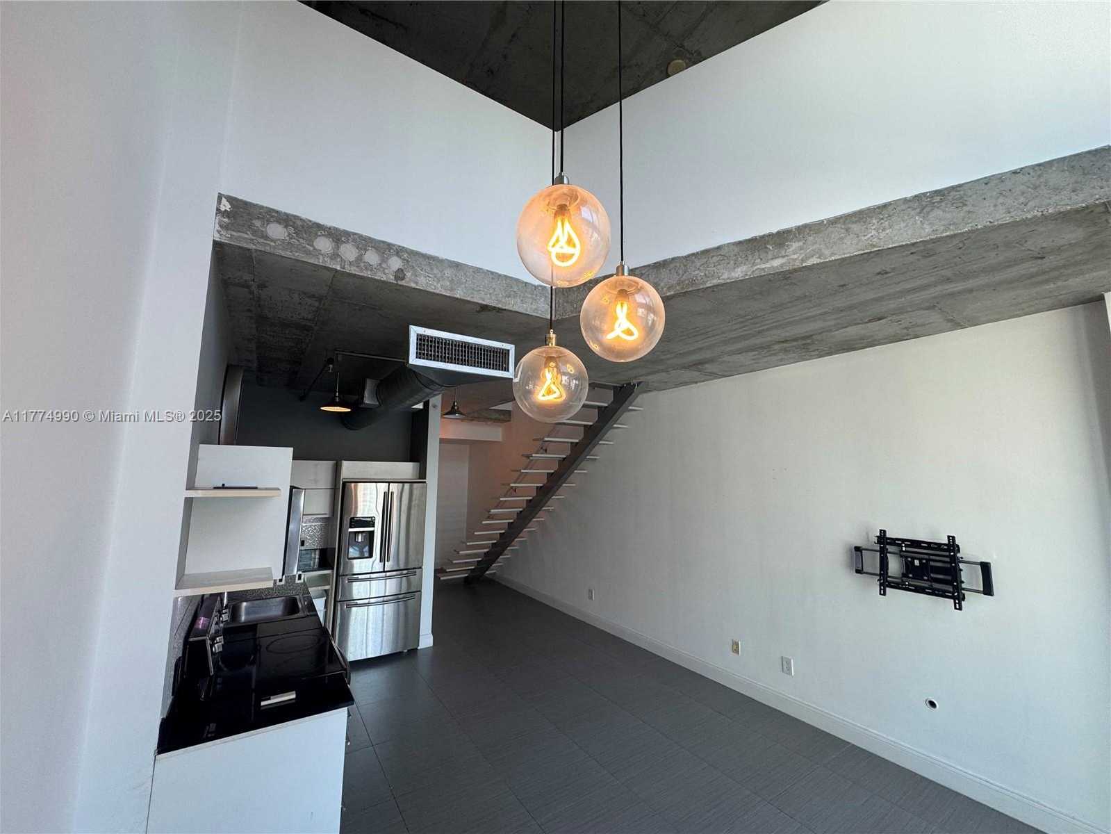 Small Image of 690 SOUTH WEST 1ST CT #1516, Miami Number 3