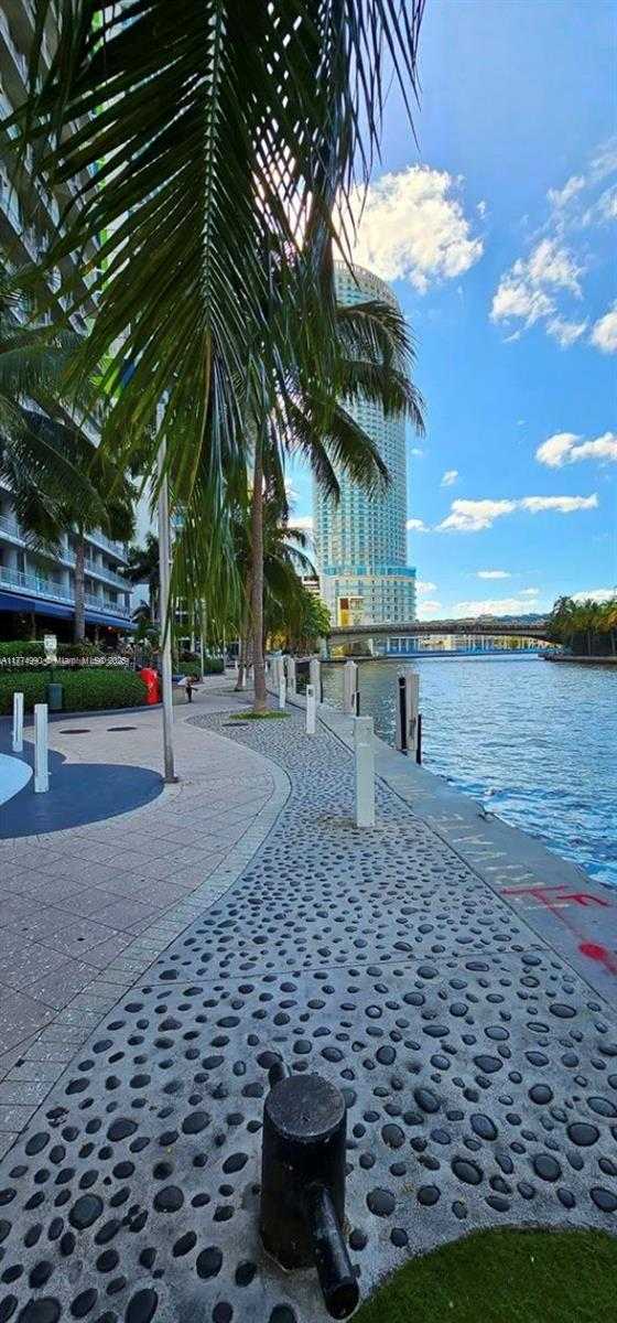 Small Image of 690 SOUTH WEST 1ST CT #1516, Miami Number 39