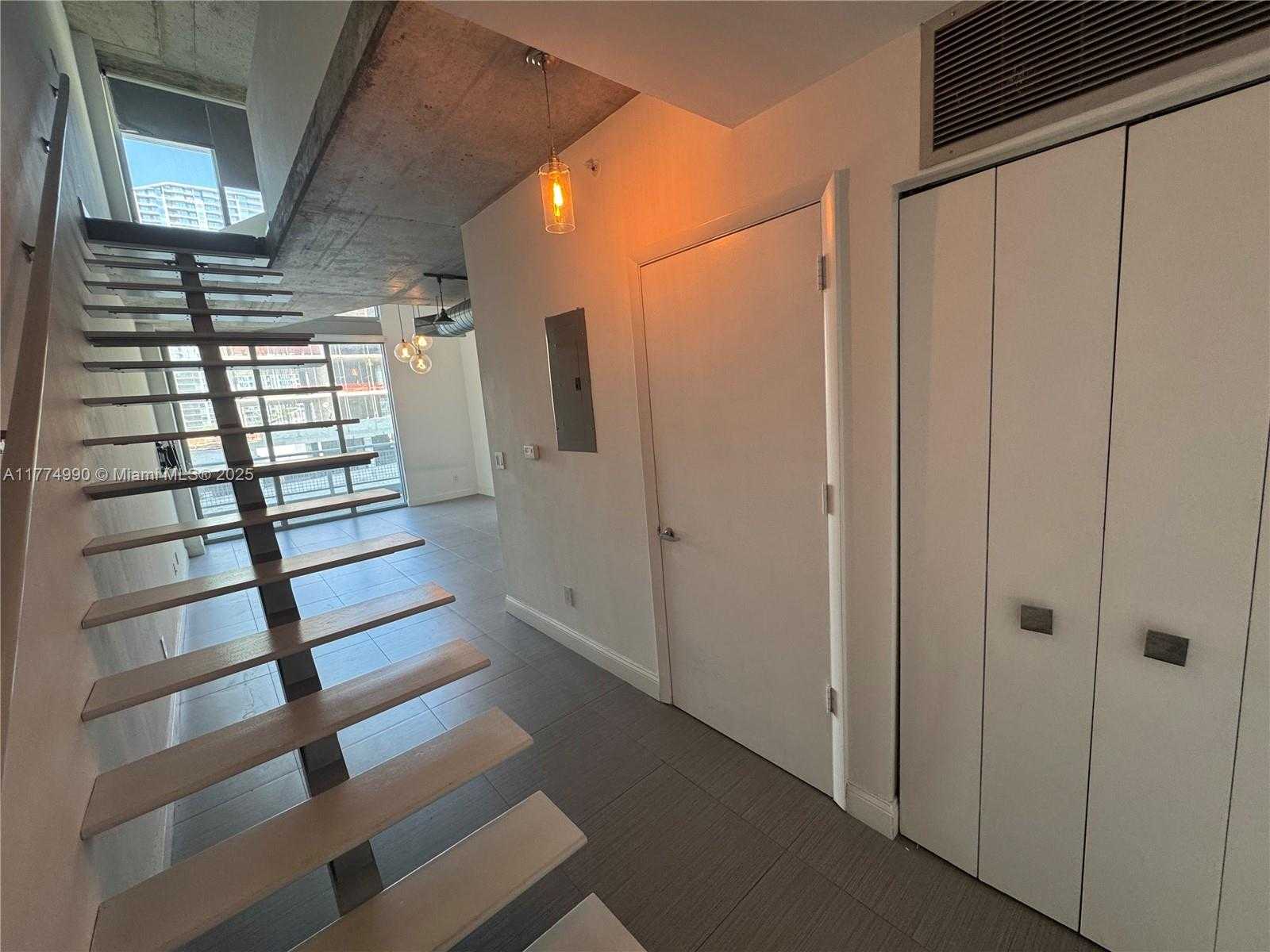 Small Image of 690 SOUTH WEST 1ST CT #1516, Miami Number 6