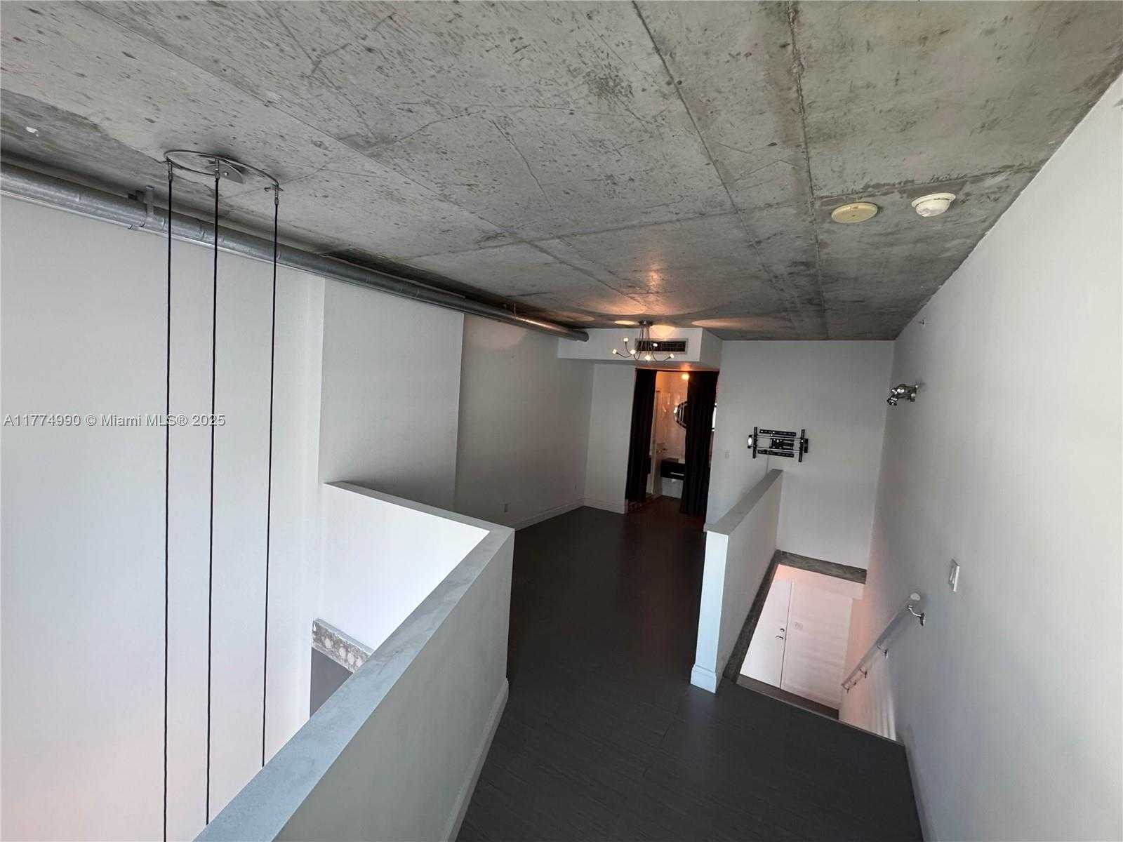 Small Image of 690 SOUTH WEST 1ST CT #1516, Miami Number 9