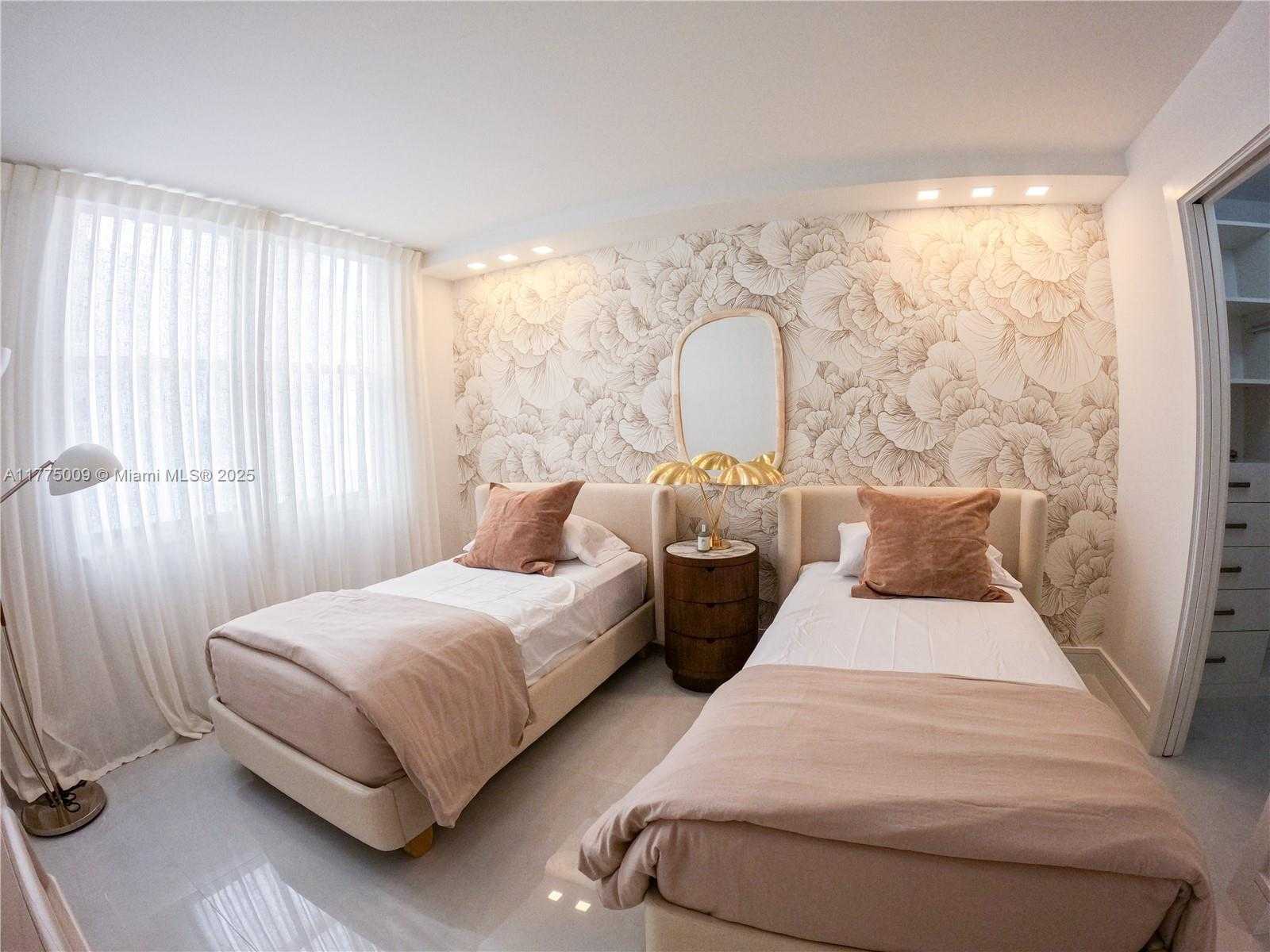 Small Image of 6039 COLLINS AVE #715, Miami Beach Number 14