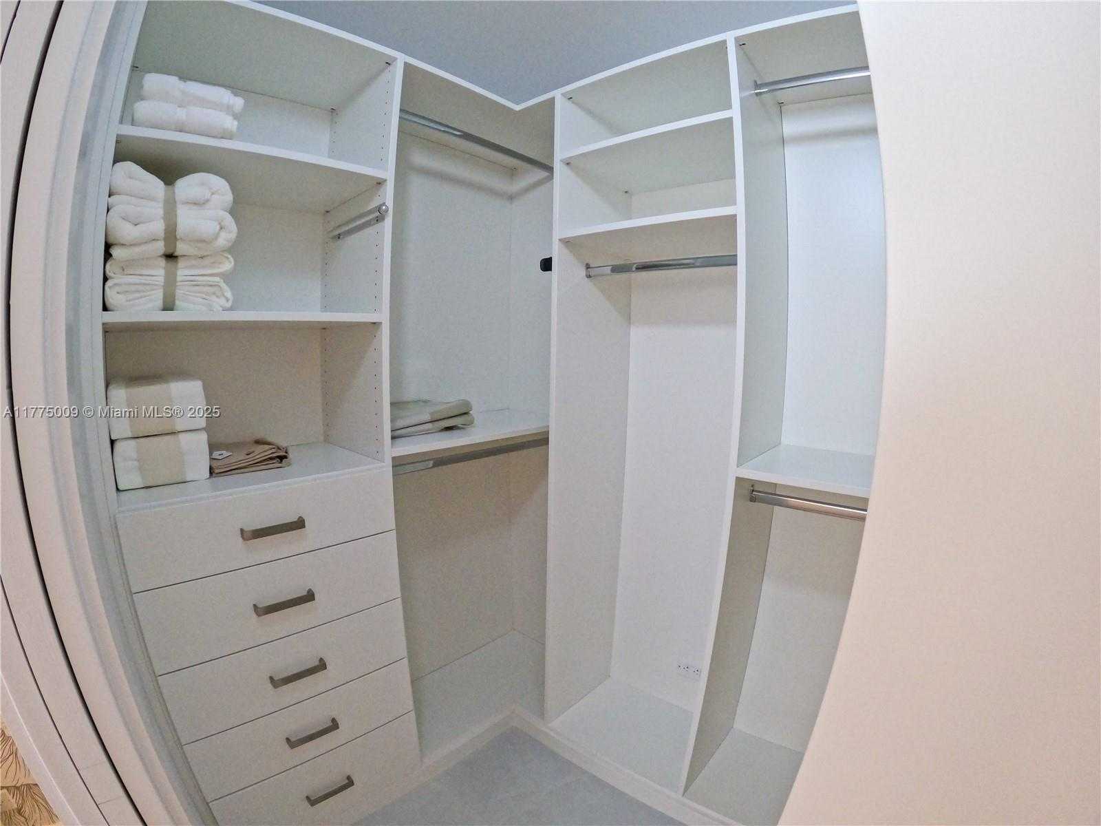 Small Image of 6039 COLLINS AVE #715, Miami Beach Number 15