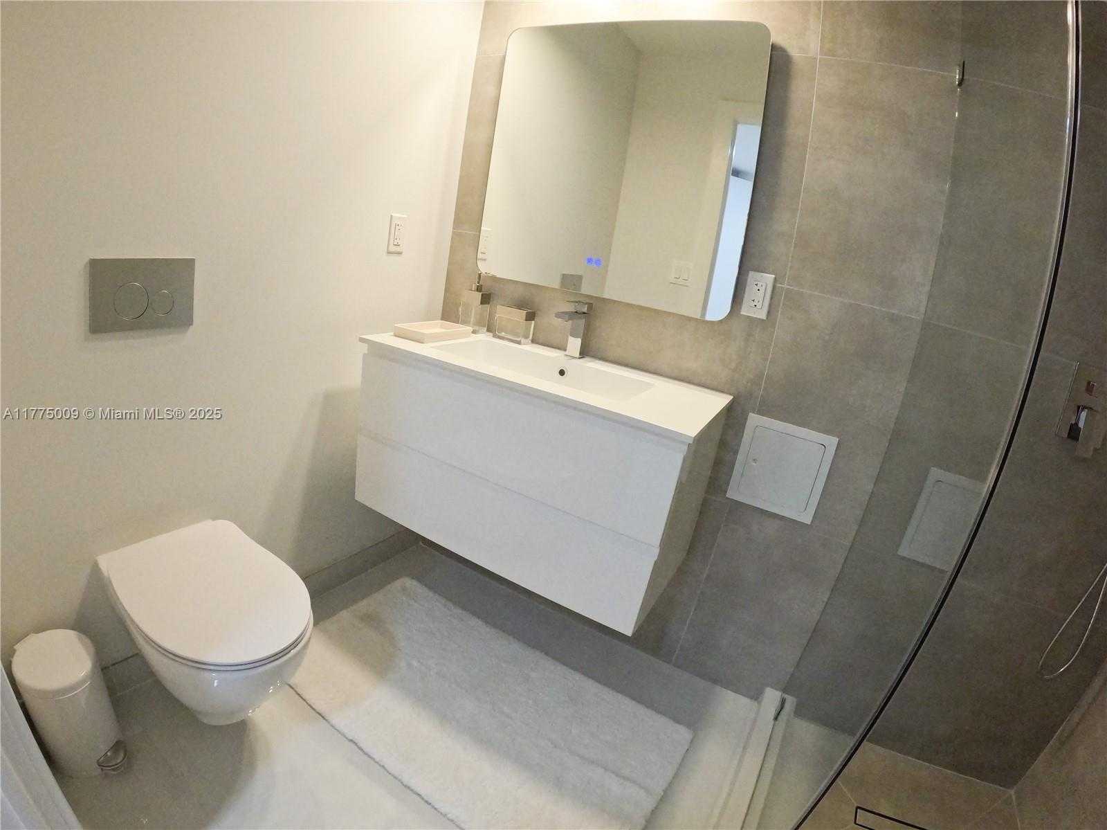 Small Image of 6039 COLLINS AVE #715, Miami Beach Number 17