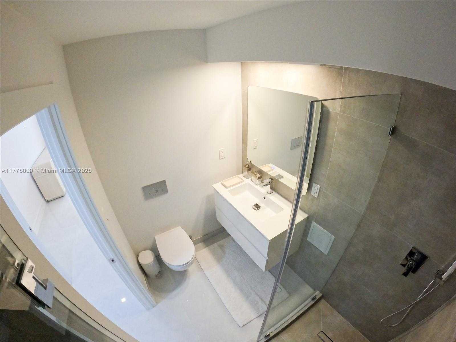 Small Image of 6039 COLLINS AVE #715, Miami Beach Number 19