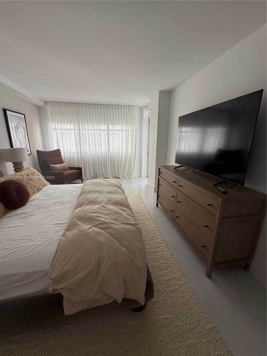 Small Image of 6039 COLLINS AVE #715, Miami Beach Number 22