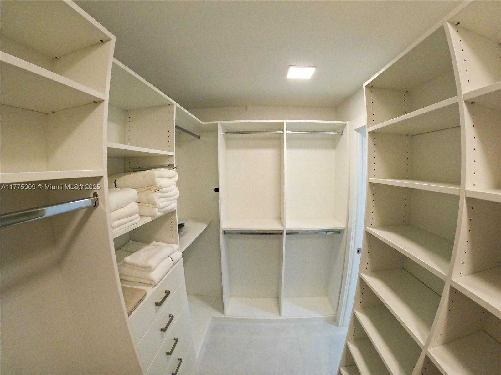 Small Image of 6039 COLLINS AVE #715, Miami Beach Number 25