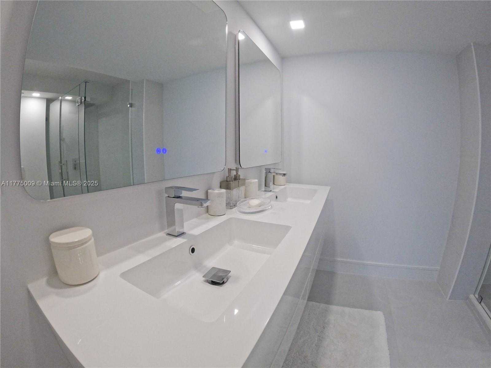 Small Image of 6039 COLLINS AVE #715, Miami Beach Number 26