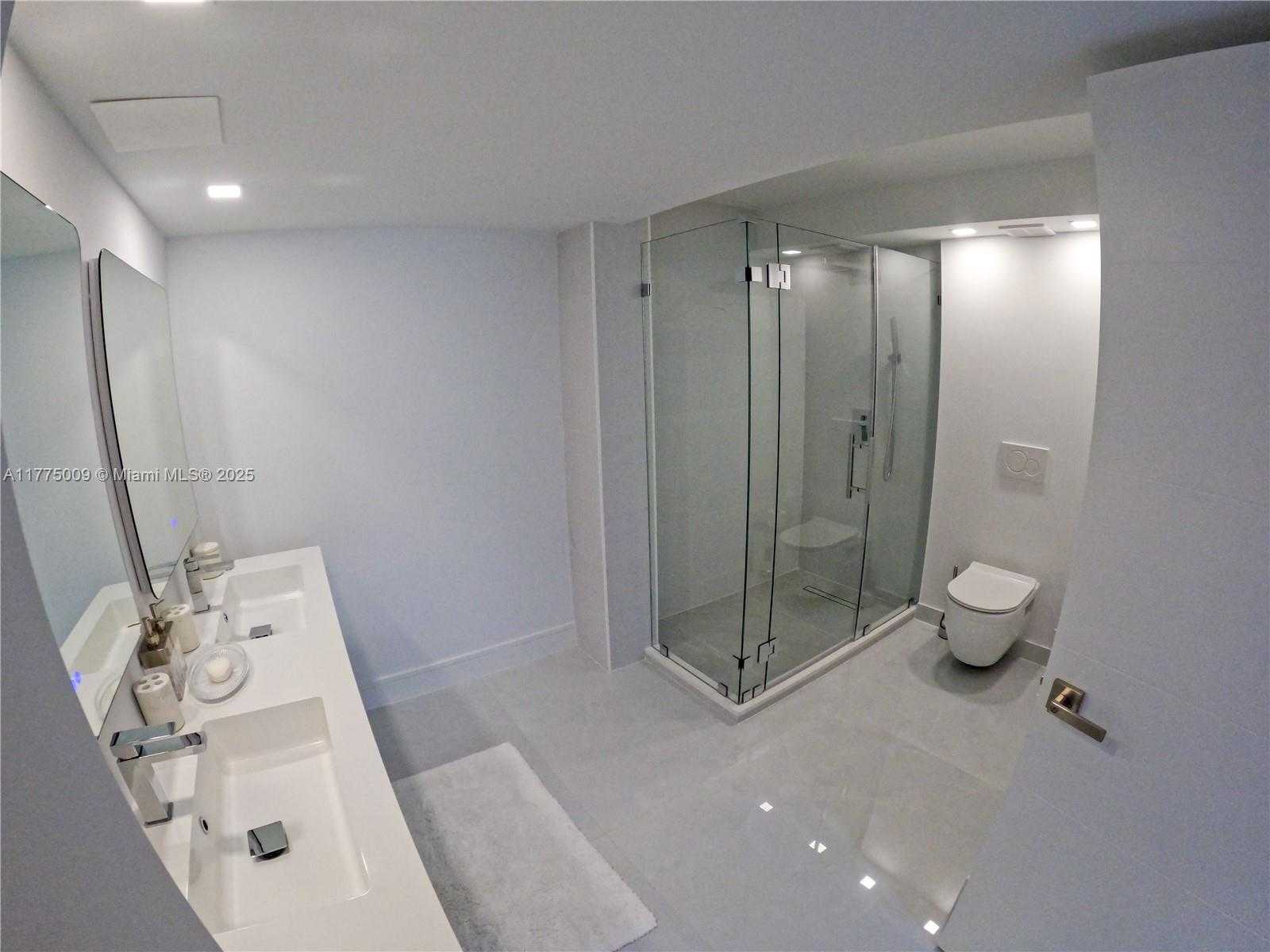 Small Image of 6039 COLLINS AVE #715, Miami Beach Number 27