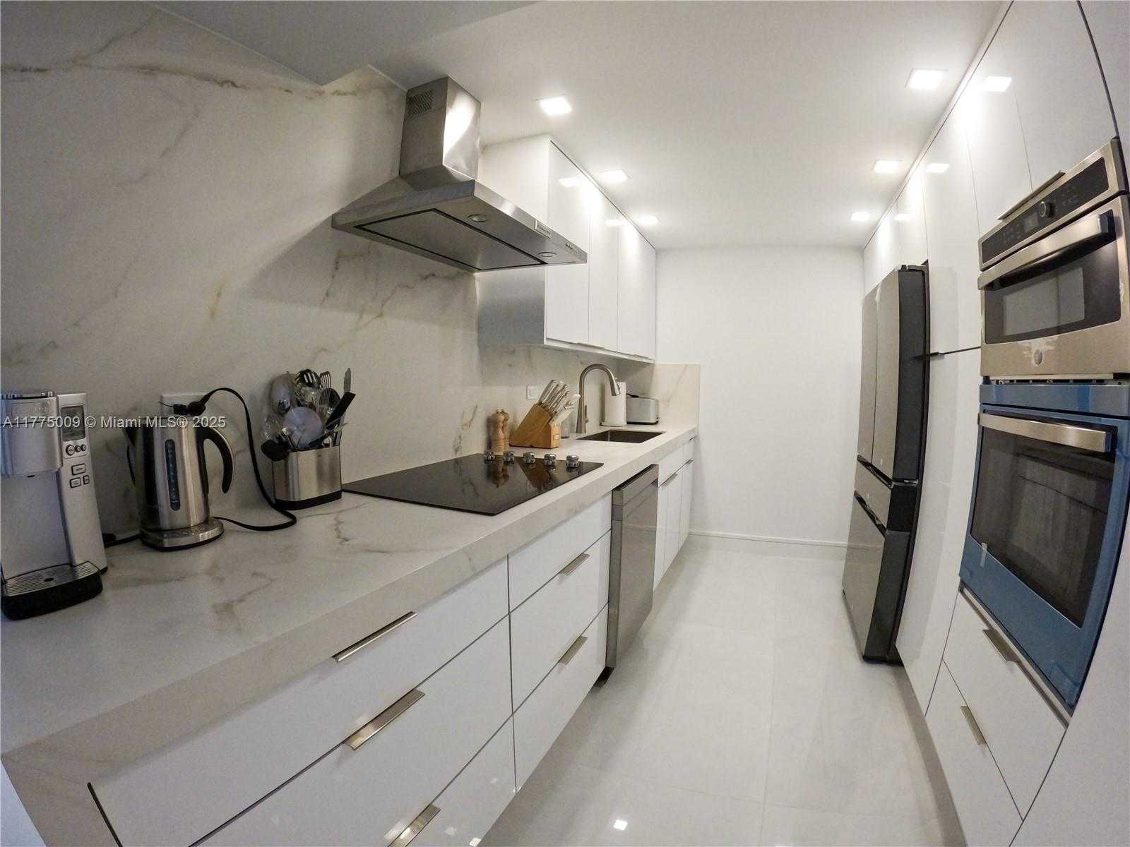 Small Image of 6039 COLLINS AVE #715, Miami Beach Number 4