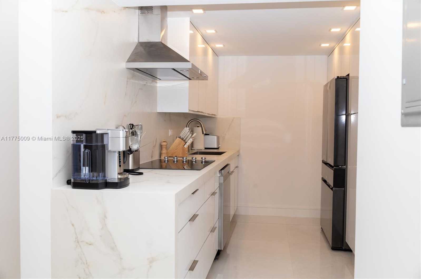 Small Image of 6039 COLLINS AVE #715, Miami Beach Number 6
