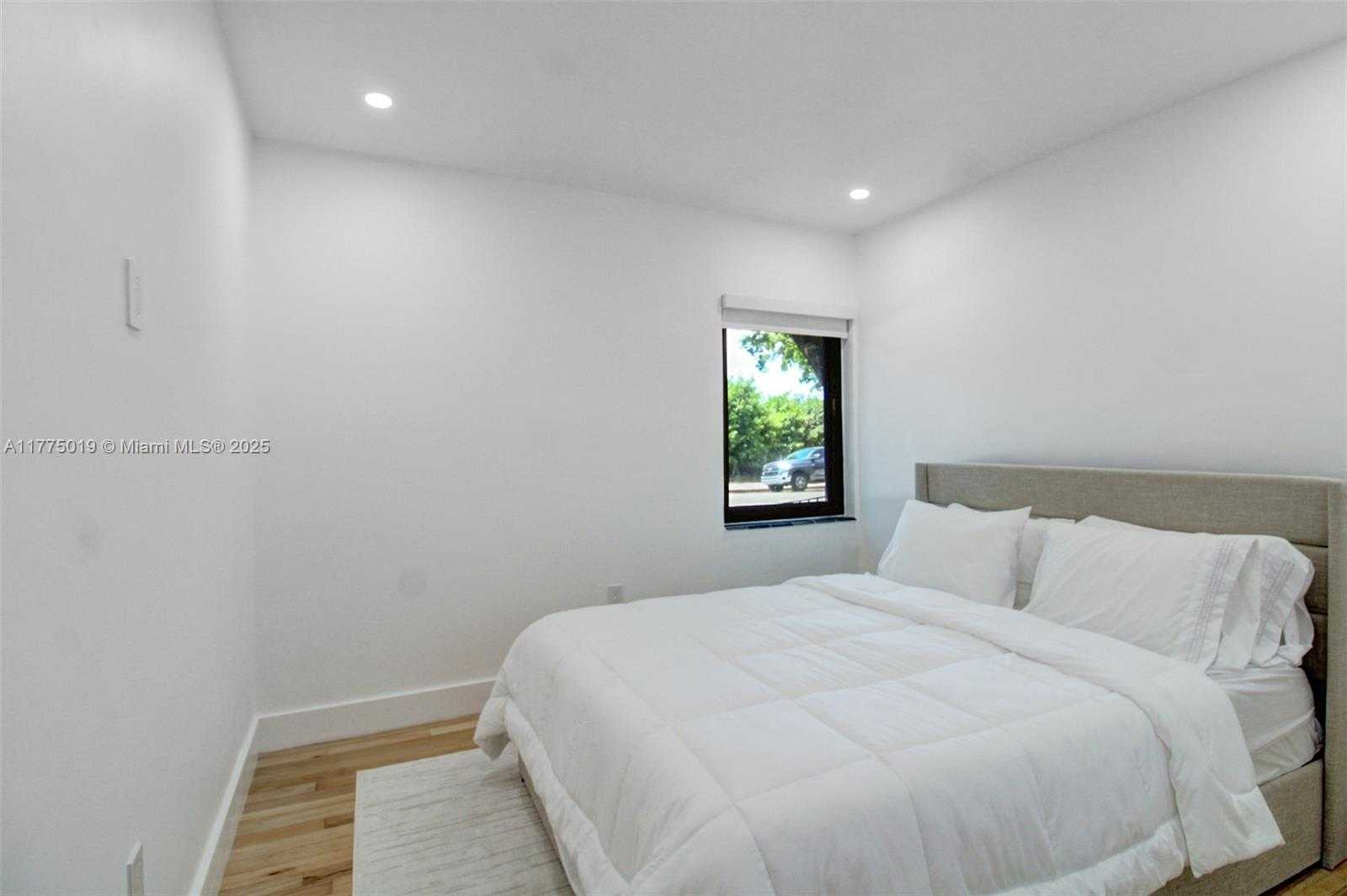 Small Image of 111 AVILA CT #111, Coral Gables Number 10