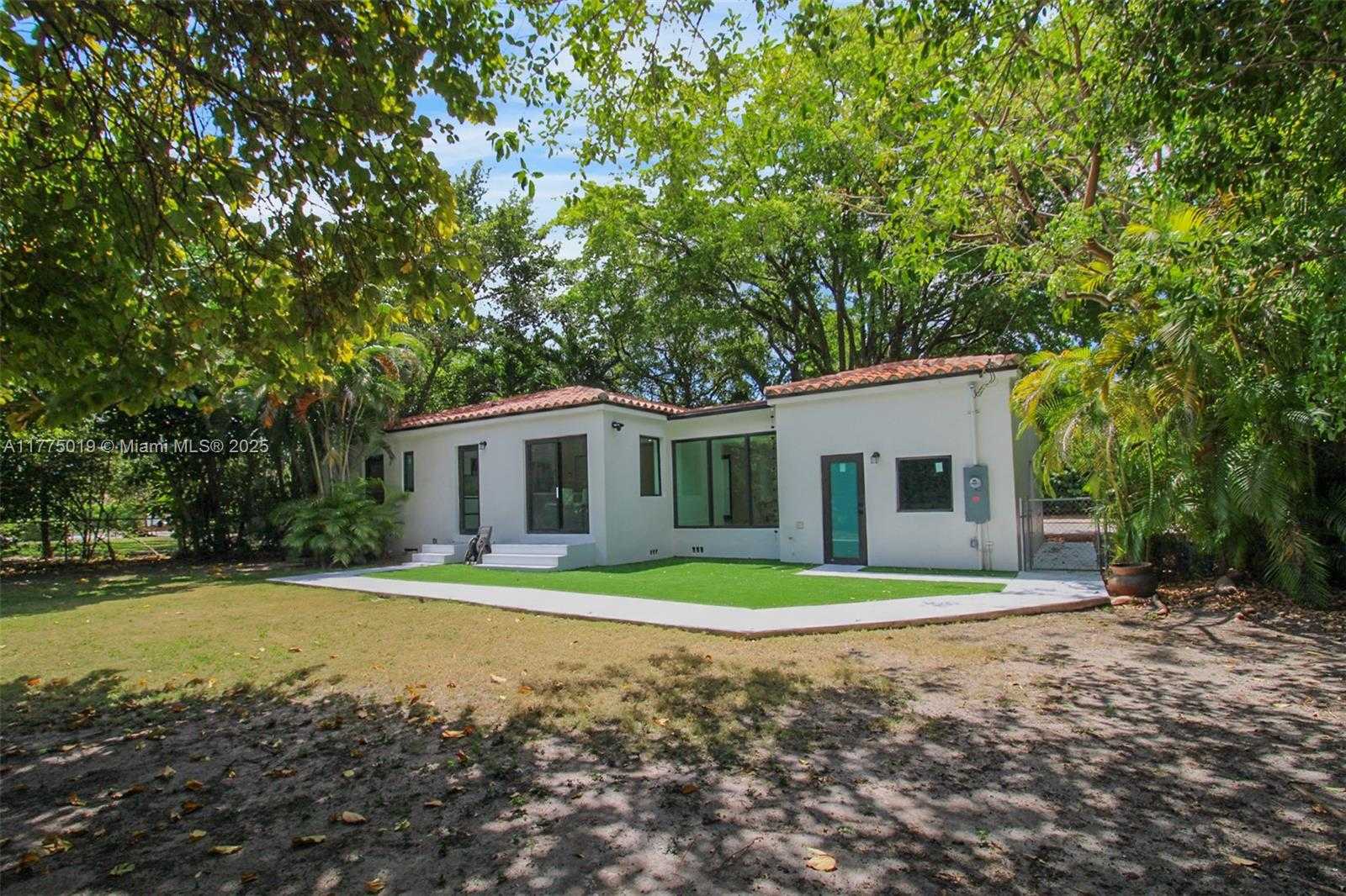 Small Image of 111 AVILA CT #111, Coral Gables Number 11