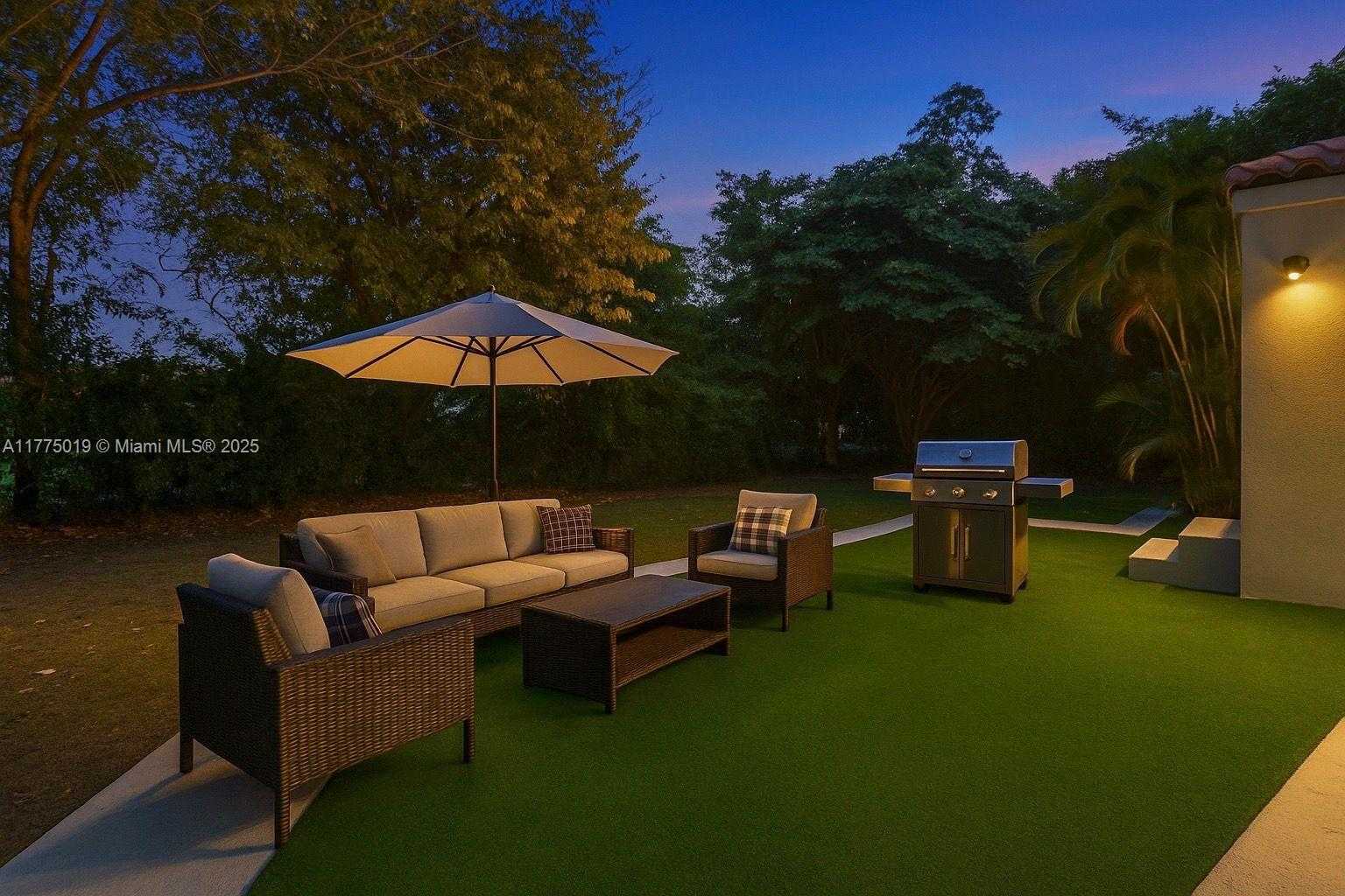 Small Image of 111 AVILA CT #111, Coral Gables Number 12