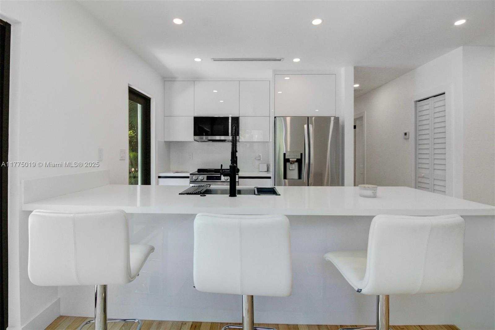 Small Image of 111 AVILA CT #111, Coral Gables Number 16