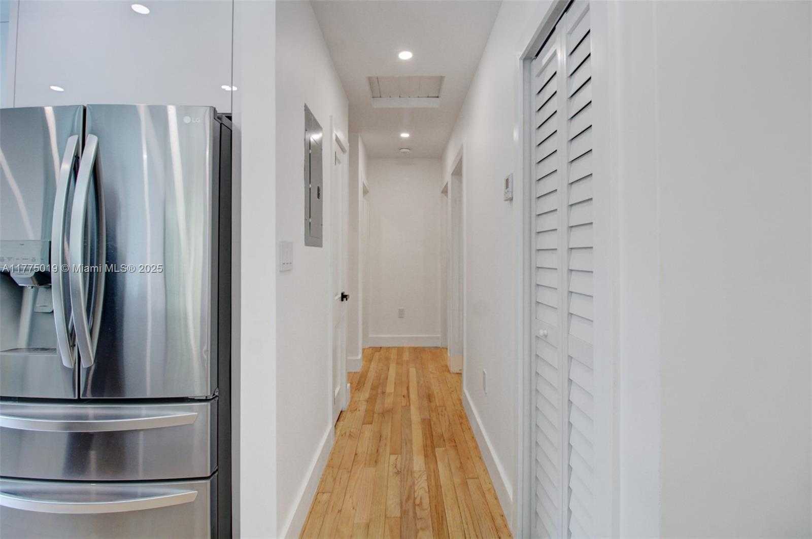 Small Image of 111 AVILA CT #111, Coral Gables Number 17