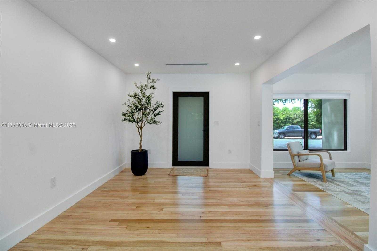 Small Image of 111 AVILA CT #111, Coral Gables Number 2