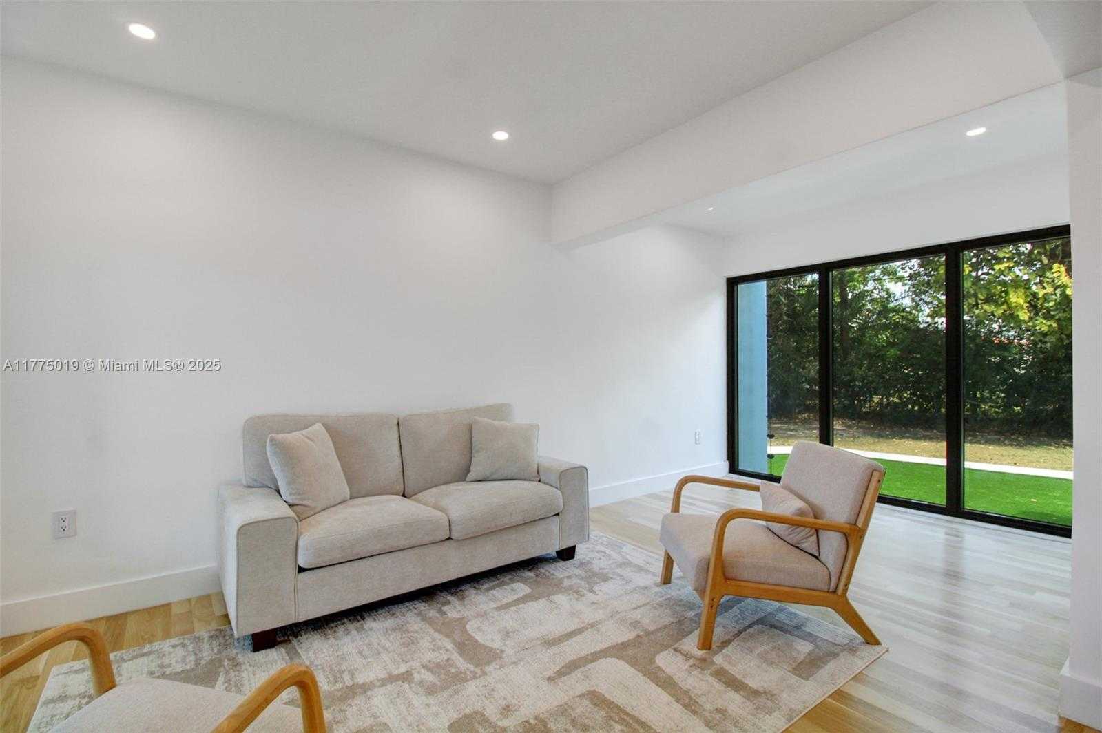 Small Image of 111 AVILA CT #111, Coral Gables Number 4