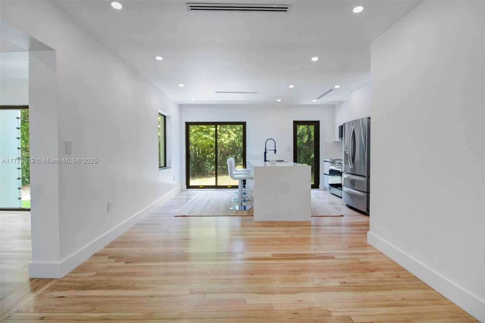 Small Image of 111 AVILA CT #111, Coral Gables Number 5