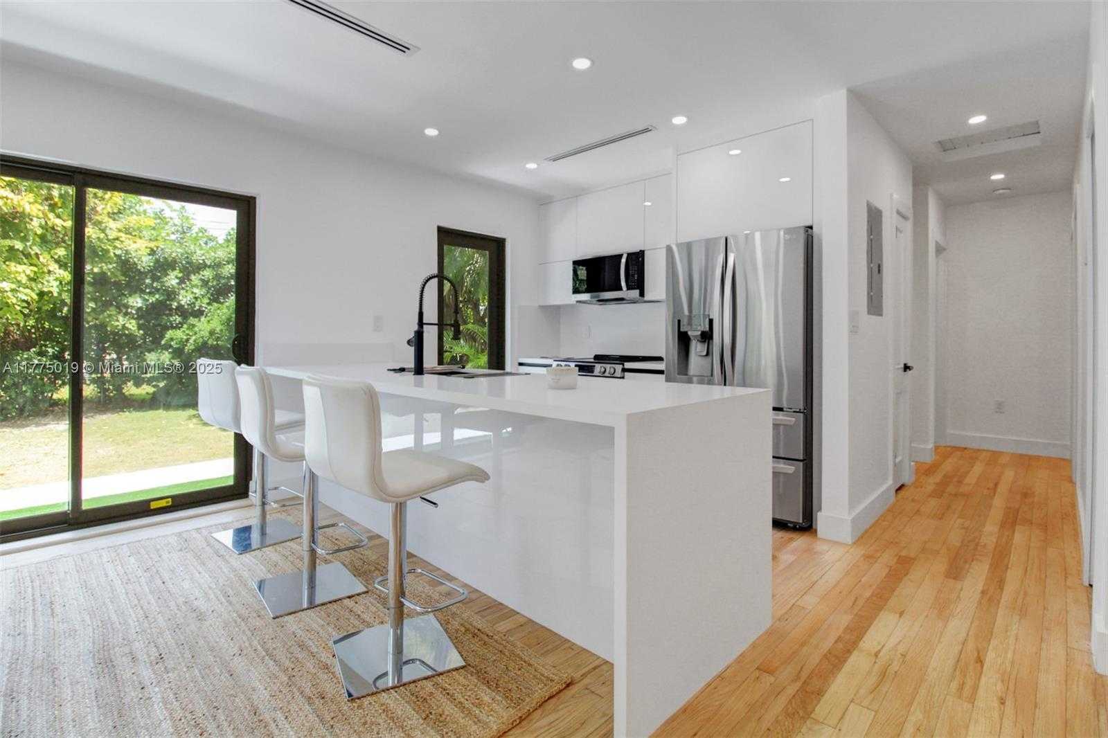 Small Image of 111 AVILA CT #111, Coral Gables Number 6