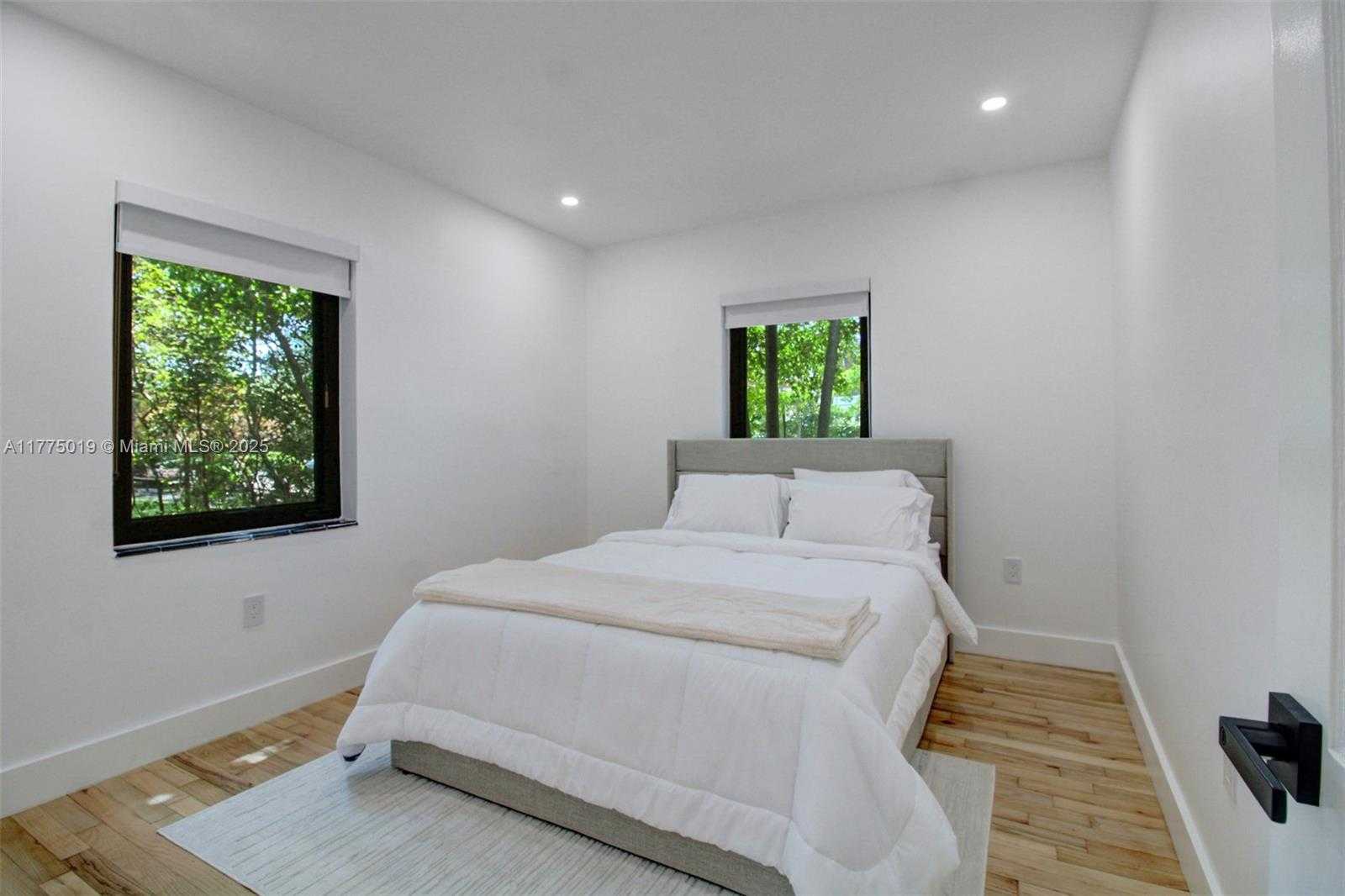 Small Image of 111 AVILA CT #111, Coral Gables Number 9