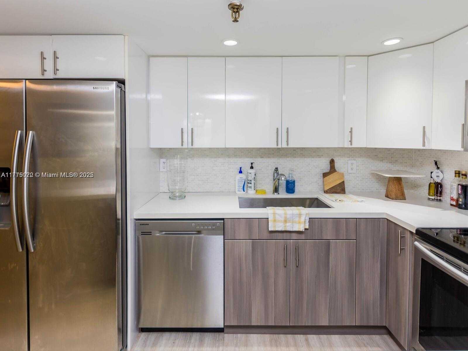 Small Image of 2401 COLLINS AVE #512, Miami Beach Number 14
