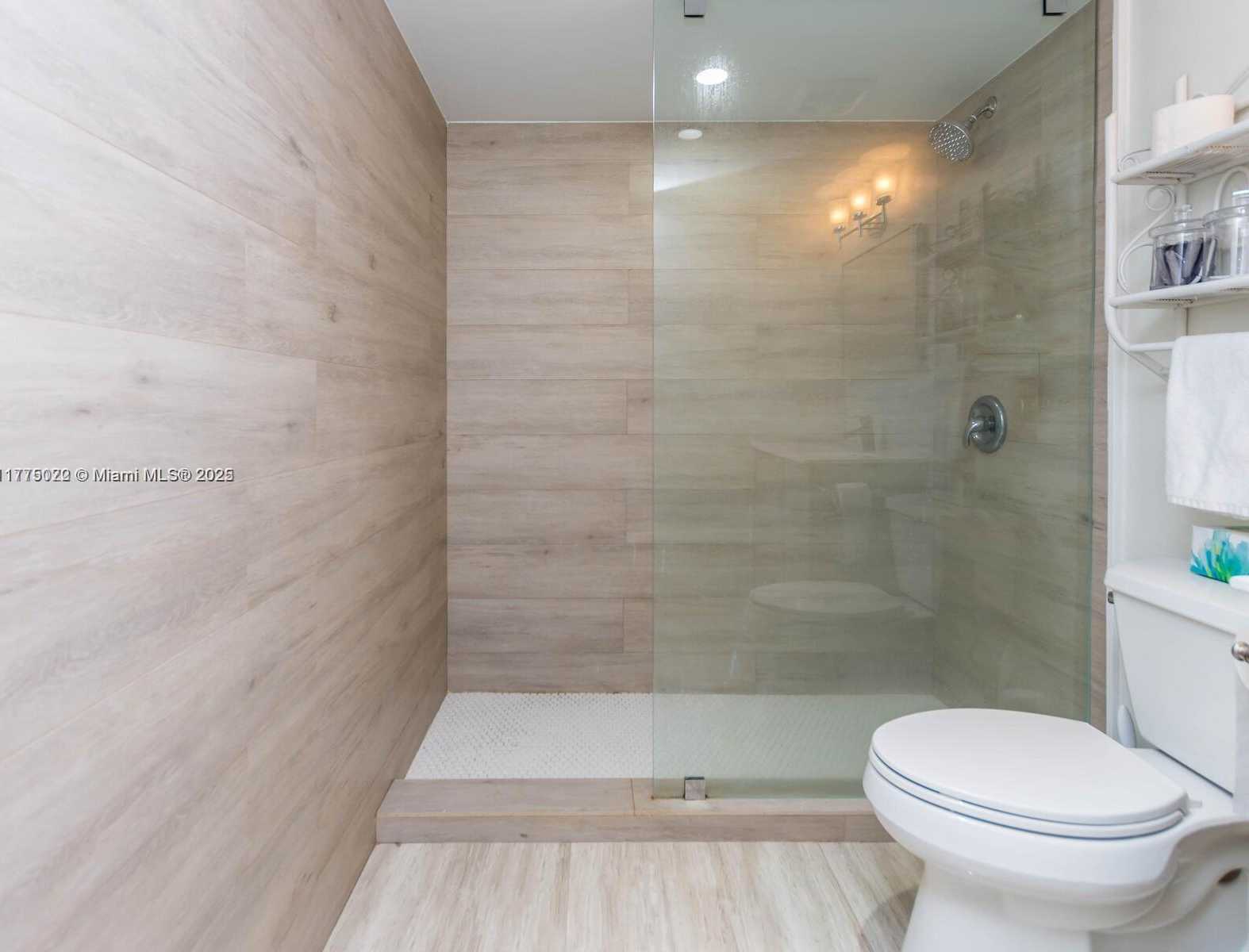 Small Image of 2401 COLLINS AVE #512, Miami Beach Number 16