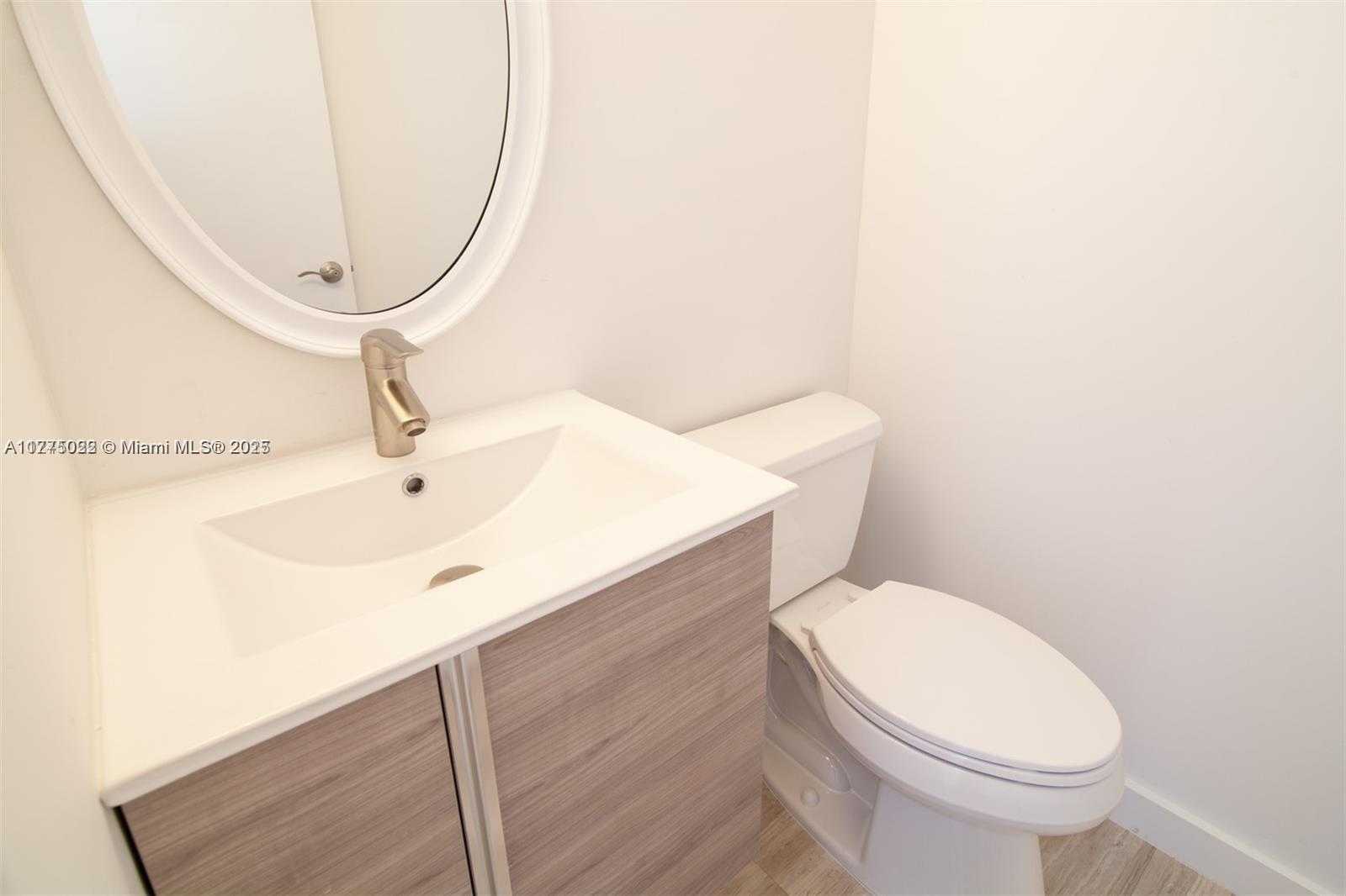 Small Image of 2401 COLLINS AVE #512, Miami Beach Number 20