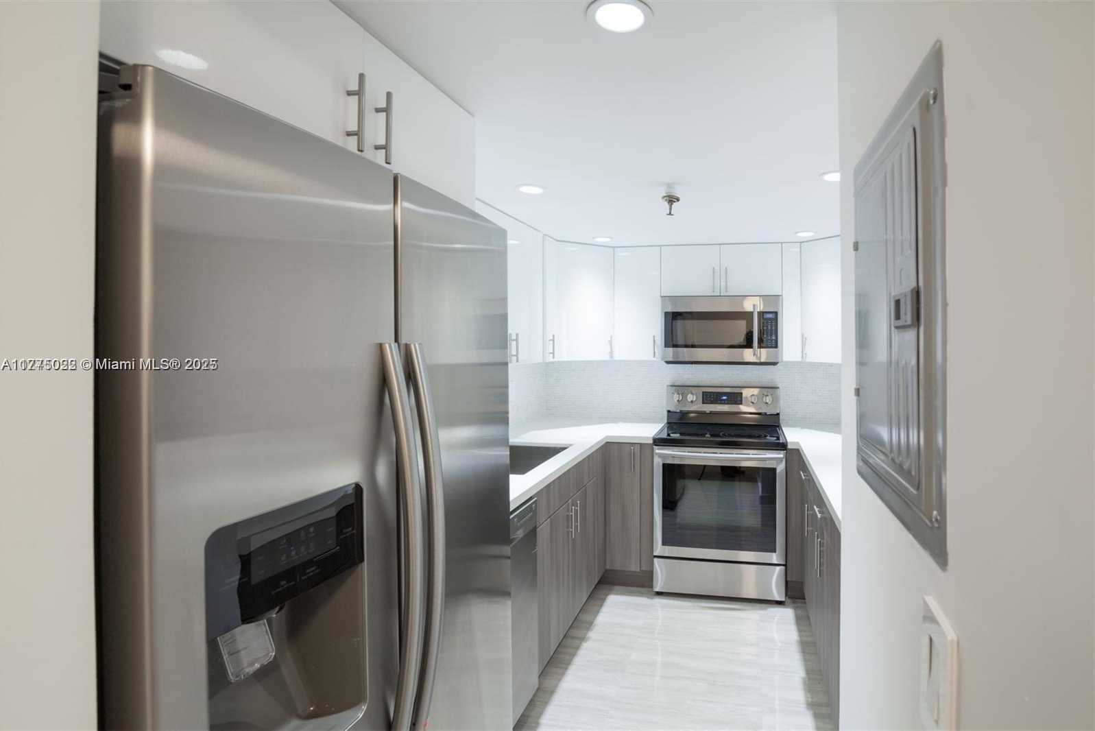 Small Image of 2401 COLLINS AVE #512, Miami Beach Number 22