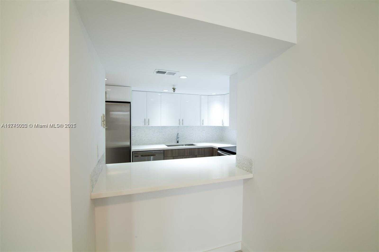 Small Image of 2401 COLLINS AVE #512, Miami Beach Number 23