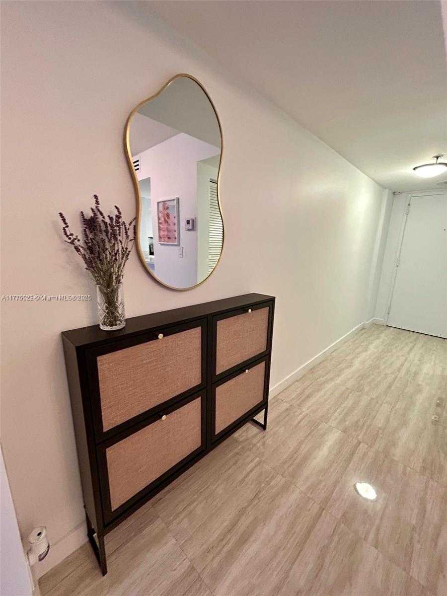 Small Image of 2401 COLLINS AVE #512, Miami Beach Number 6