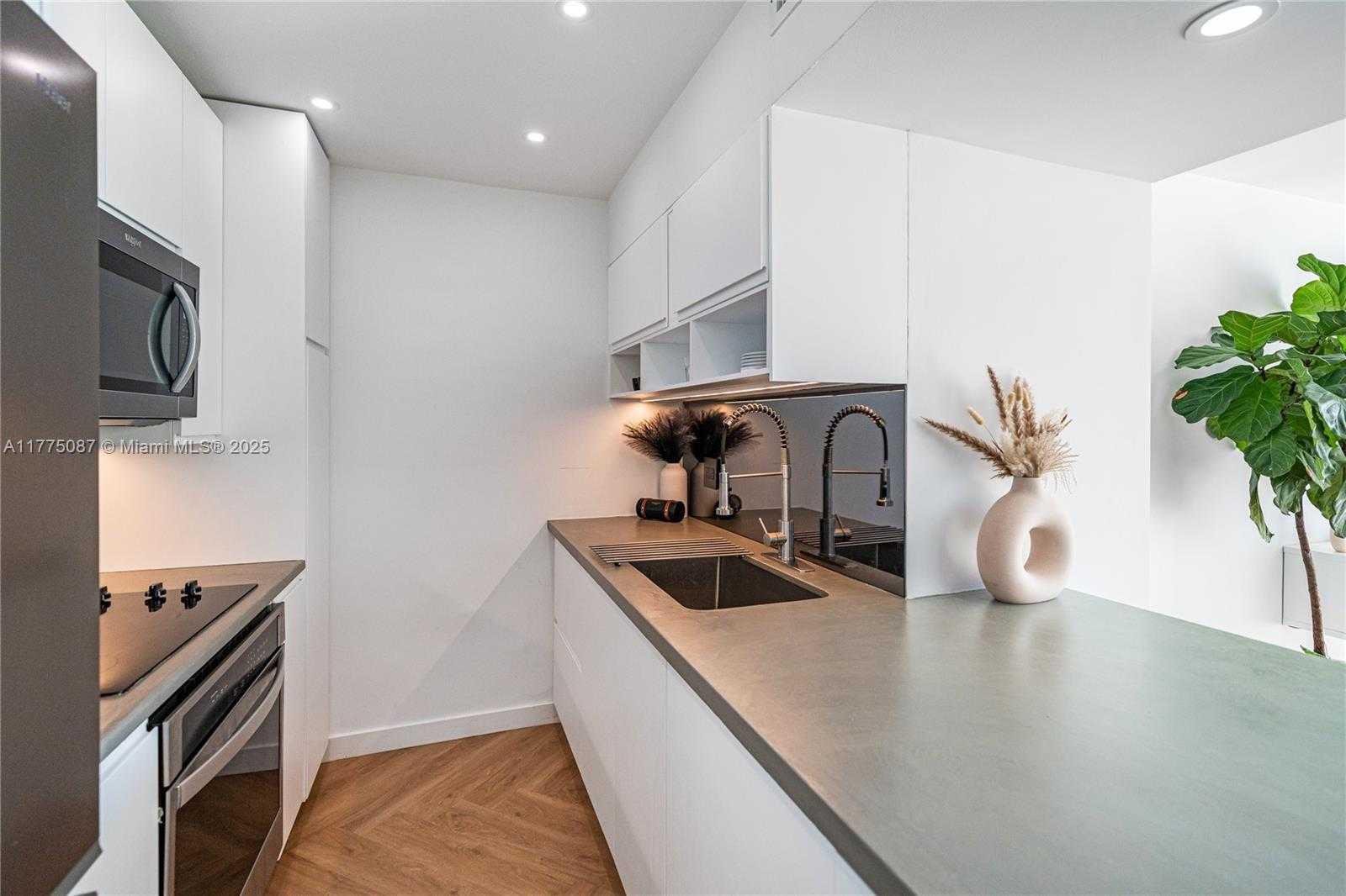 Small Image of 1000 WEST AVE #516, Miami Beach Number 4