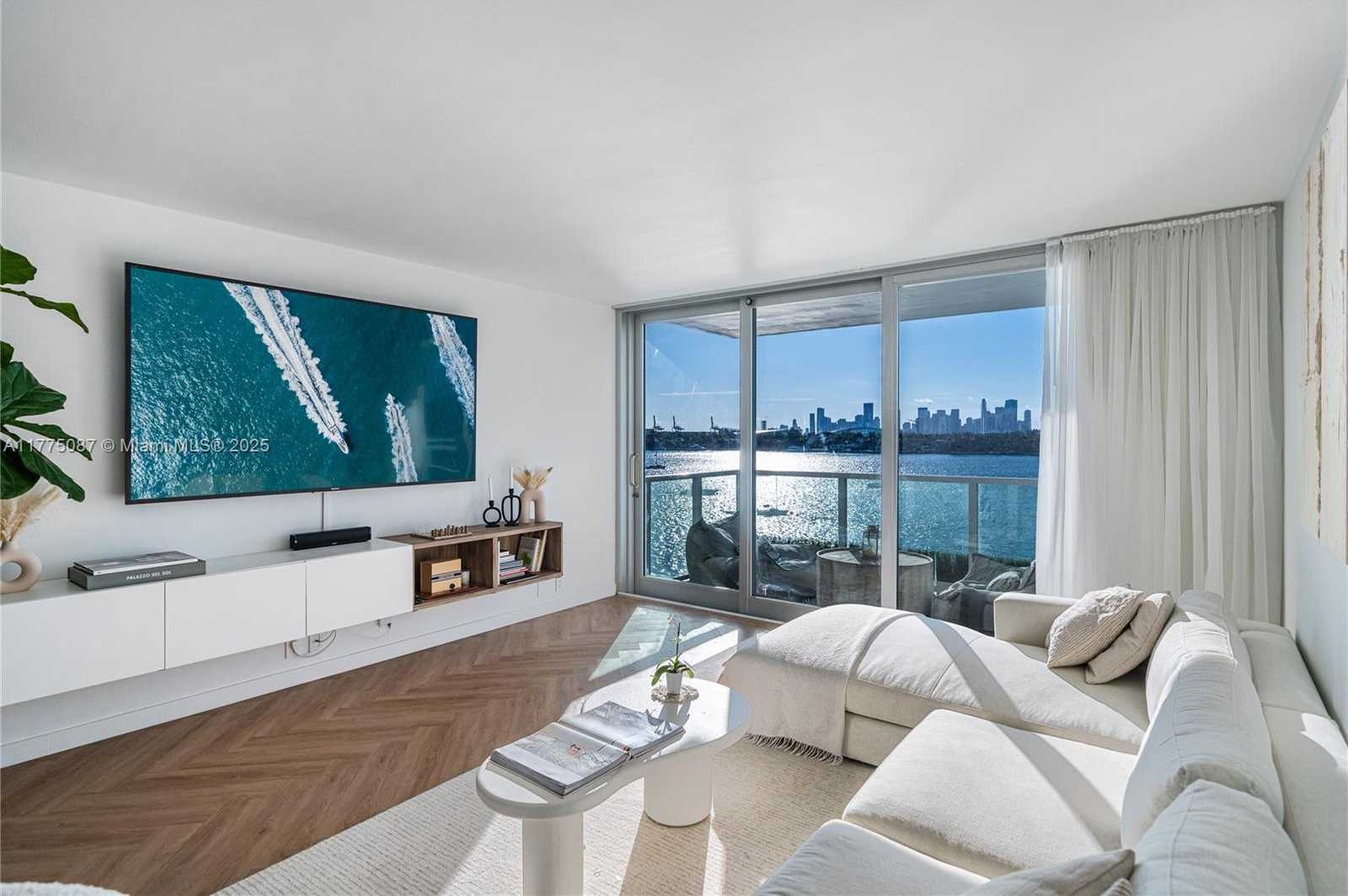 Small Image of 1000 WEST AVE #516, Miami Beach Number 9