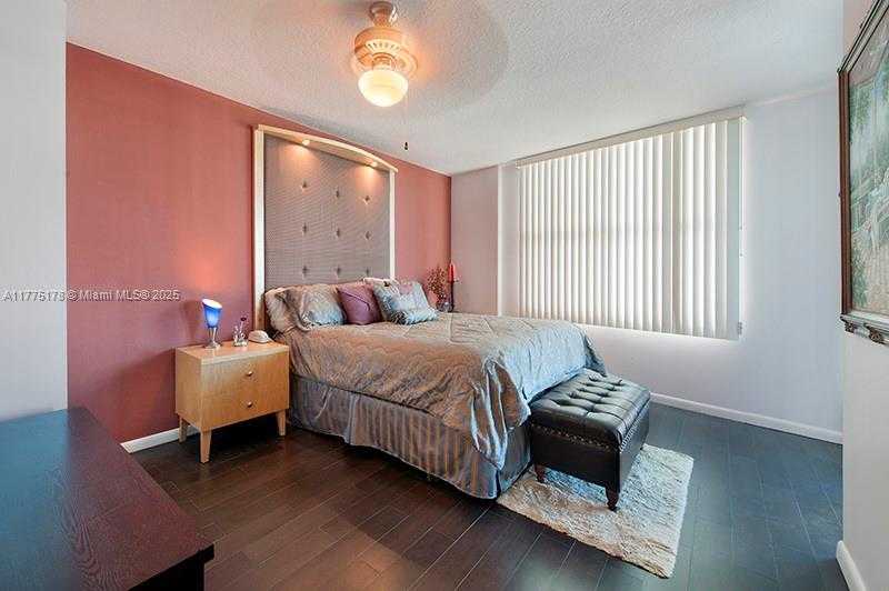 Small Image of 1500 OCEAN DR #705, Miami Beach Number 9