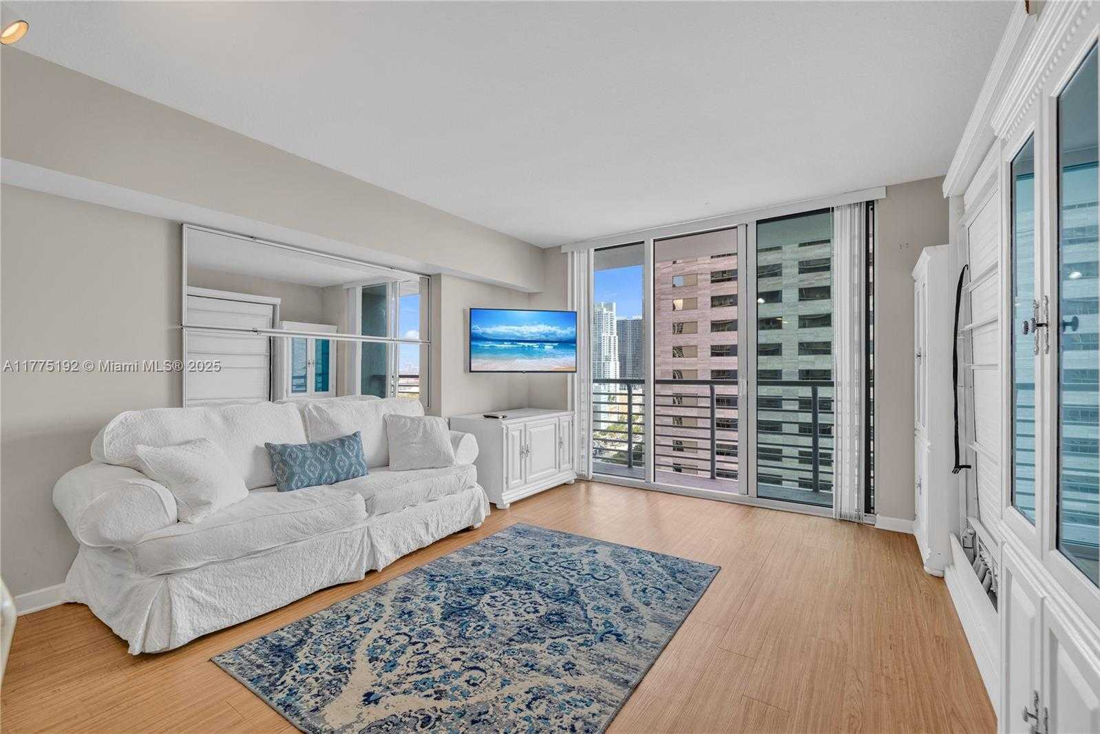 Small Image of 335 SOUTH BISCAYNE BLVD #2706, Miami Number 2