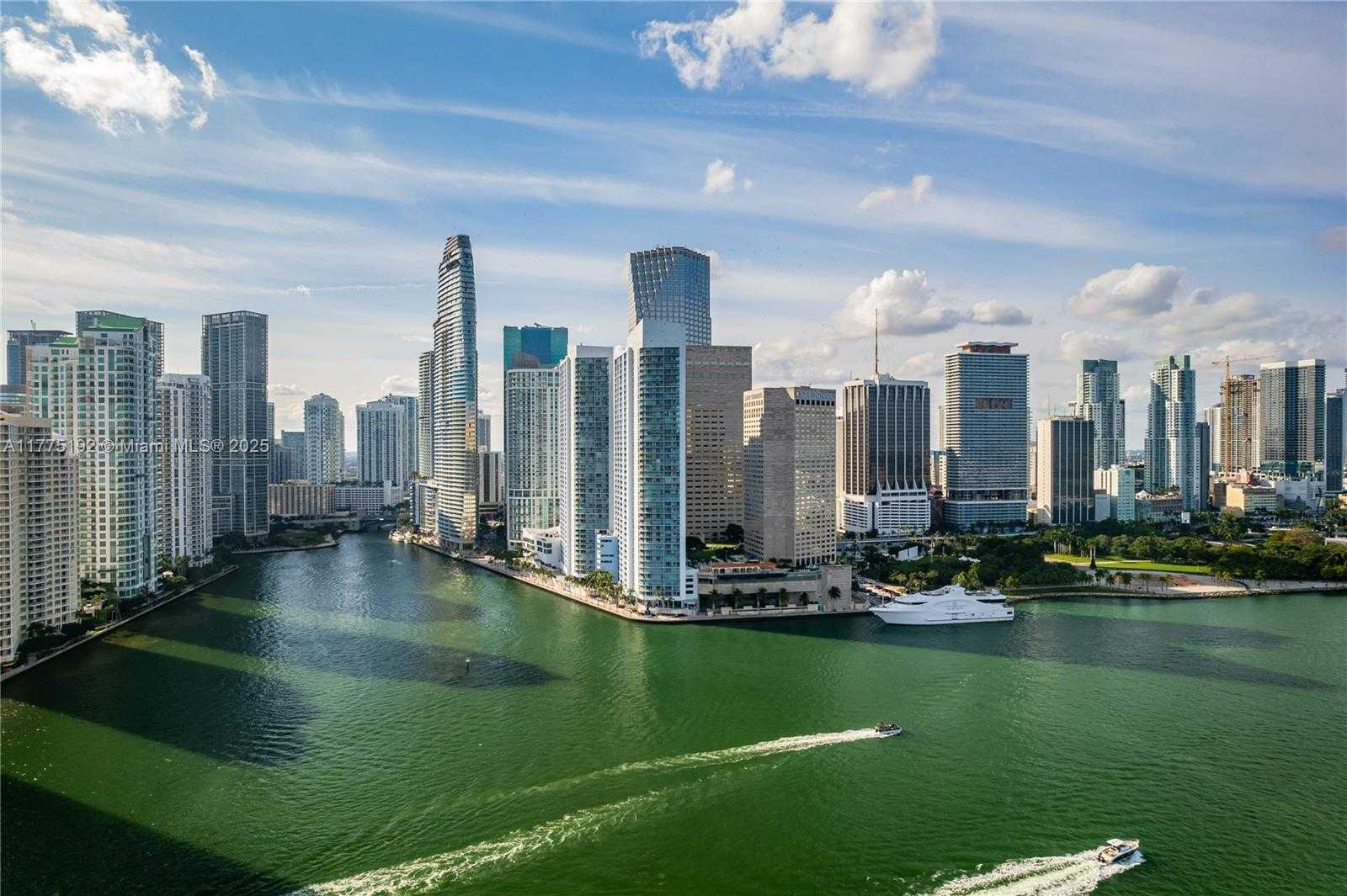 Small Image of 335 SOUTH BISCAYNE BLVD #2706, Miami Number 3