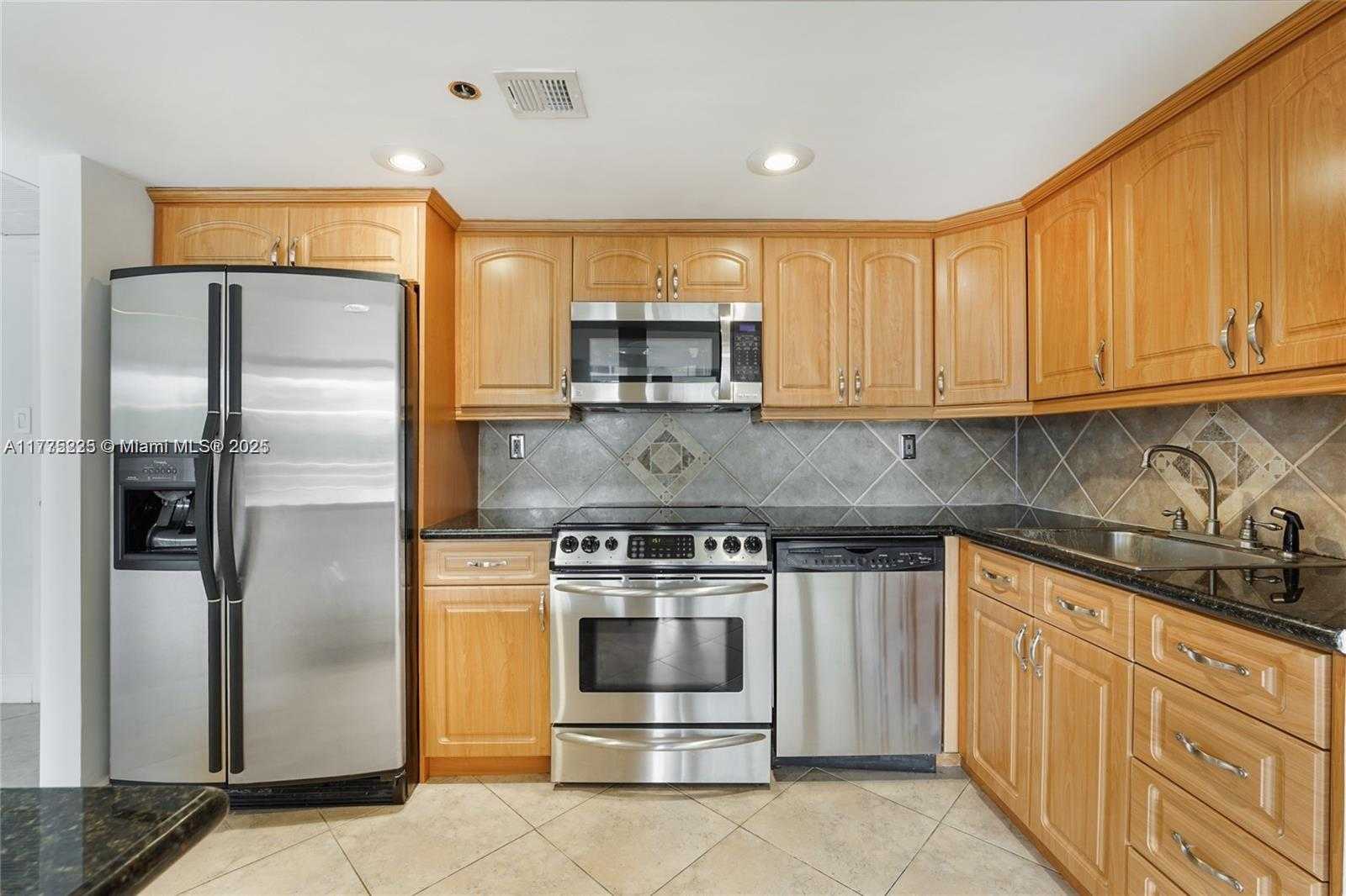 Small Image of 2025 BRICKELL AVE #605, Miami Number 10